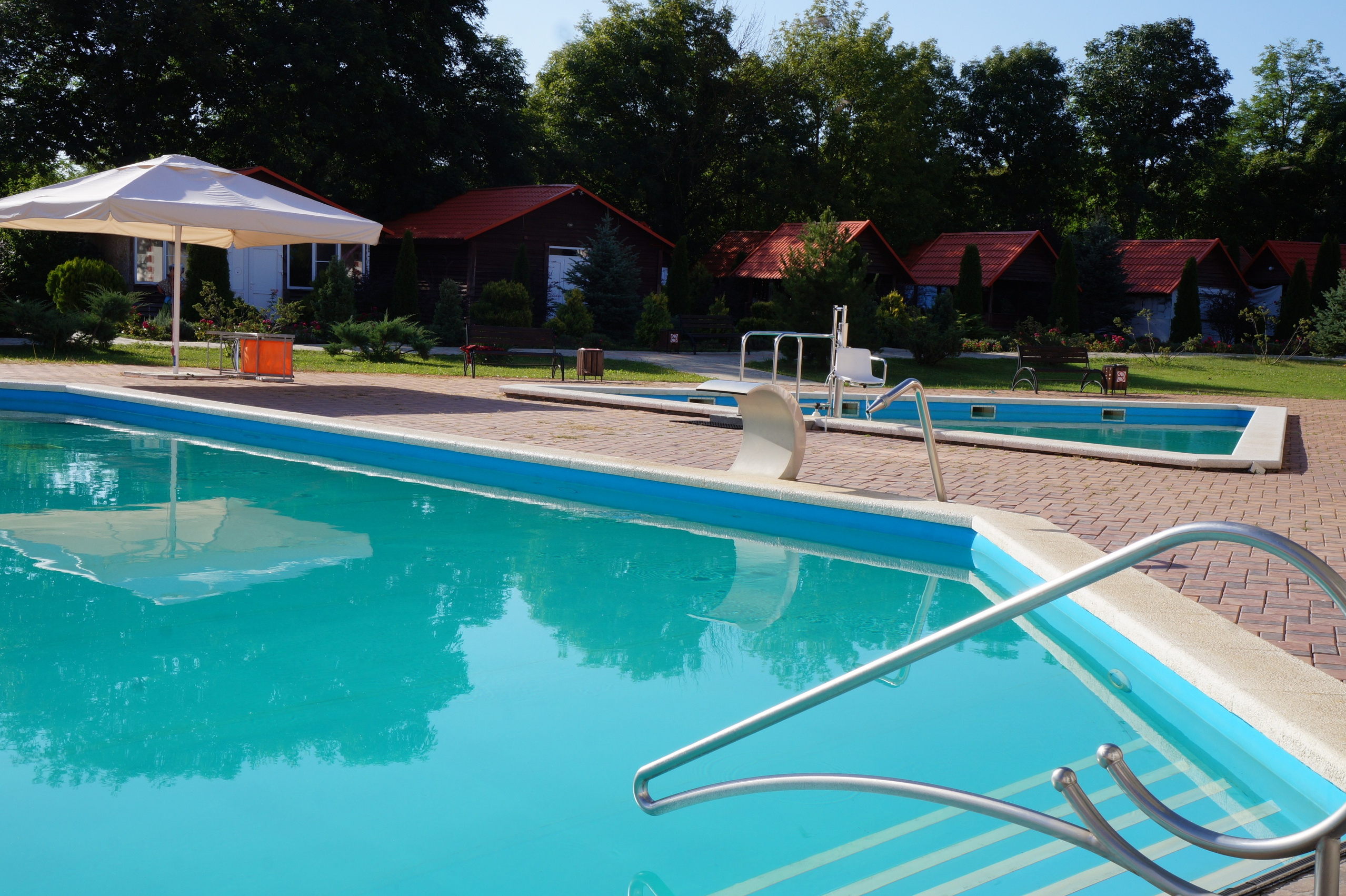 Вход в чашу бассейна на базе Золотой ключик