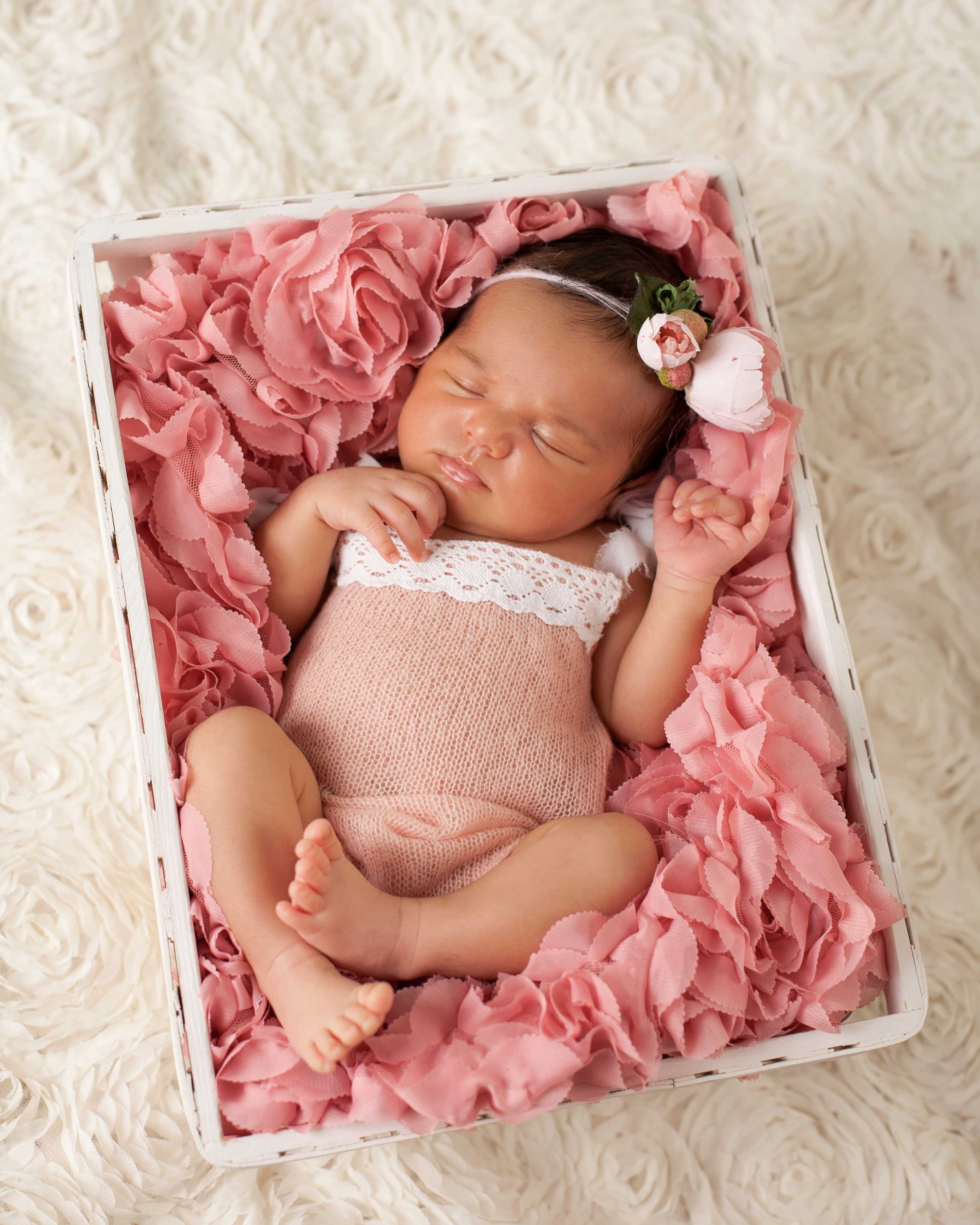 Услуги. Newborn фотосессия Алматы. Фотосессия для новорожденных Алматы