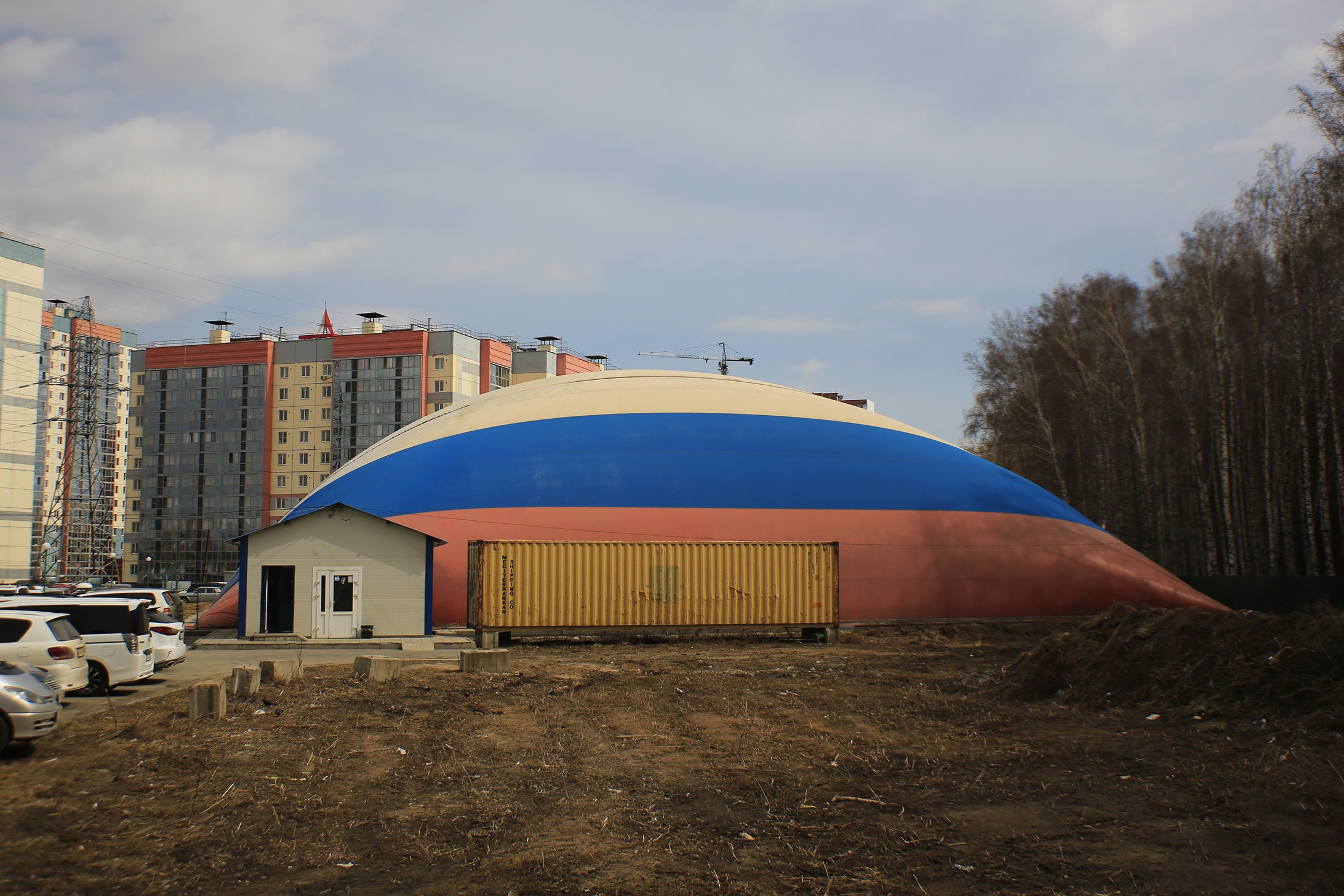 Флаг как украшение окружающего пространства. Julia Altukhova, multimedia artist