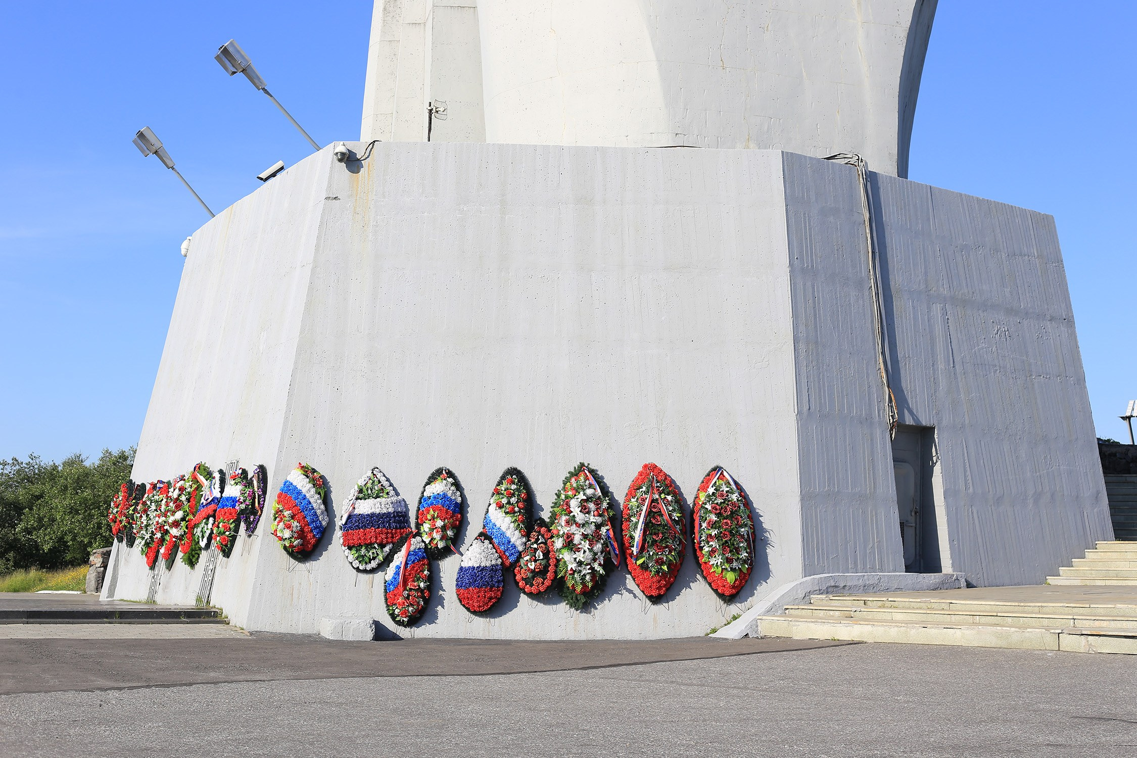 Флаг как украшение окружающего пространства. Julia Altukhova, multimedia artist