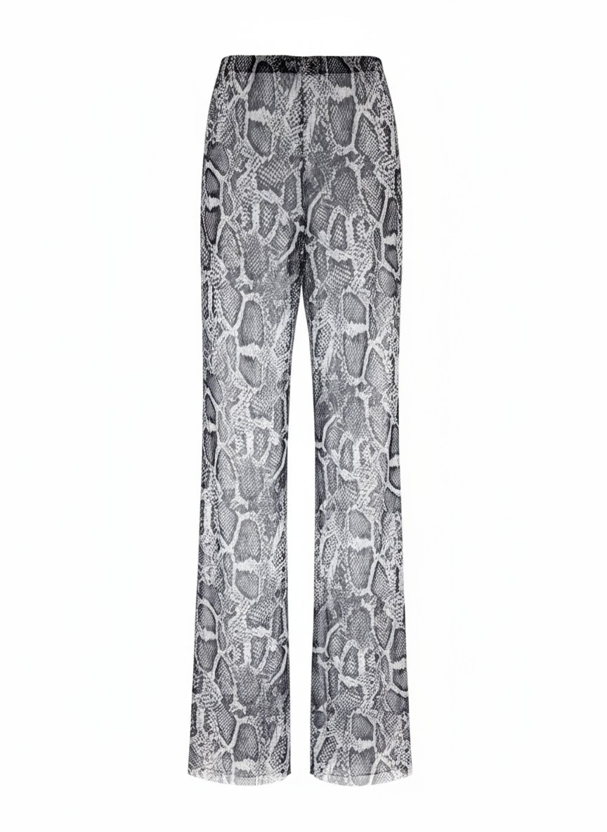 Пример использования Телеграм бота Нано банана для генерации изображения невидимого манекена.