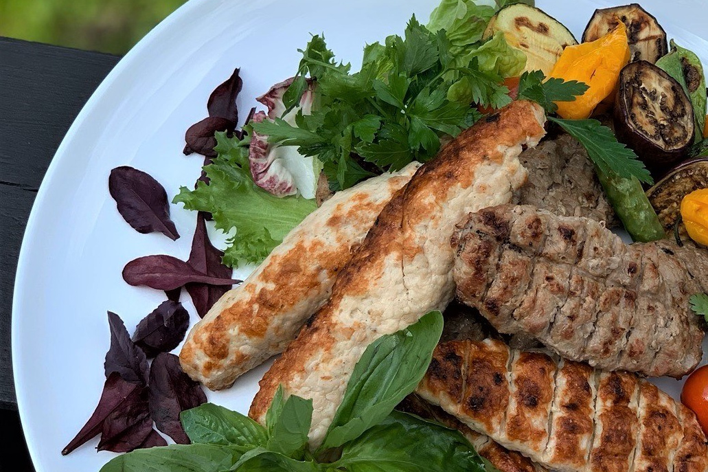Горячее блюдо на мангале Люля кебаб куриный на банкет