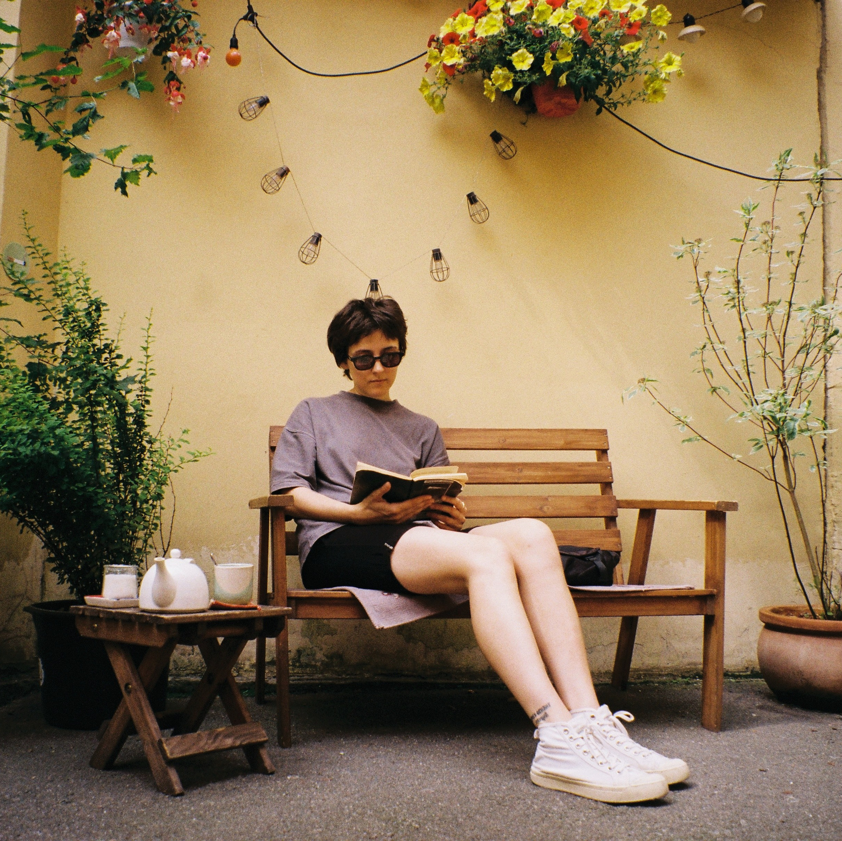 Контакты. Путеводитель по кофейням Петербурга