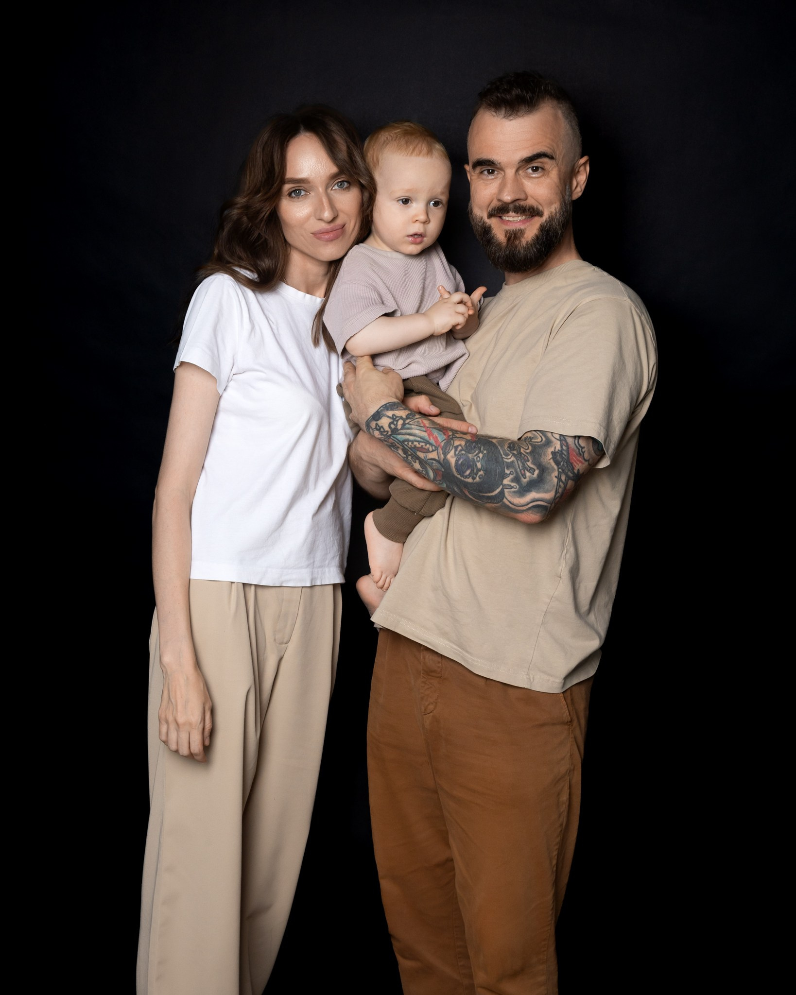 студиная фото сессия индивидуальная для девушек мужчин парней семьи детская брэндов и магазинов от профессионального фотографа в москве с индивидуальной проработкой идей локации и образов под ключ классический портрет в студии на циклораме фотограф москва с большим опытом съемка беременной фото сессии бьюти портрет фэшин съемка