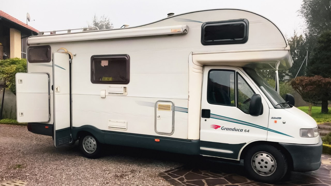 КЕМПЕР «Roller Team Granduca 64». Кемпердлявас — аренда Автодома для путешествий по Белоруссии! Путешествуйте с комфортом!