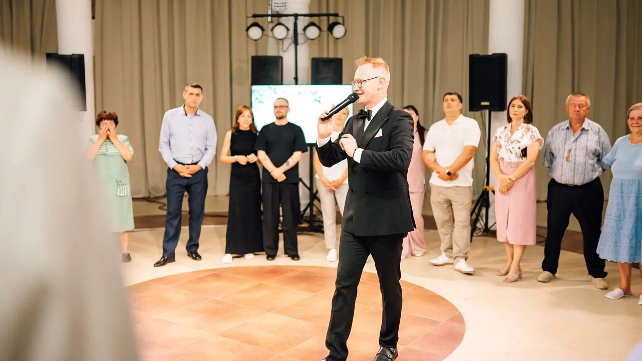 Ведущий Андрей Каюков