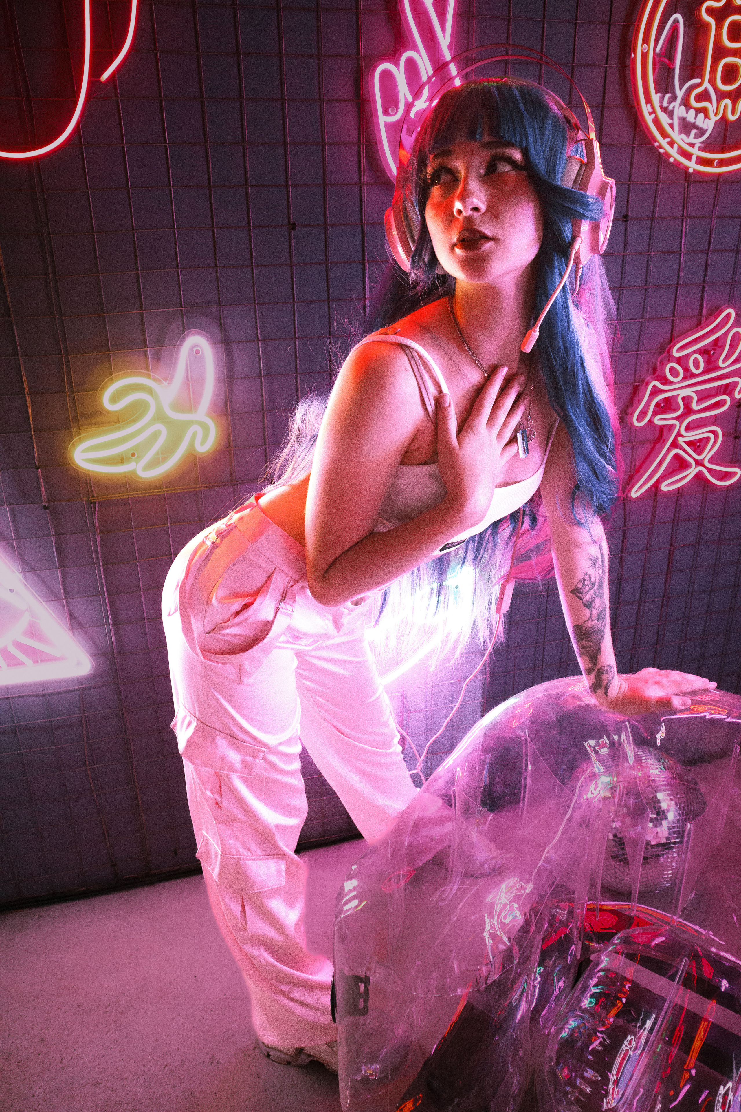 Девушка Неон Косплей