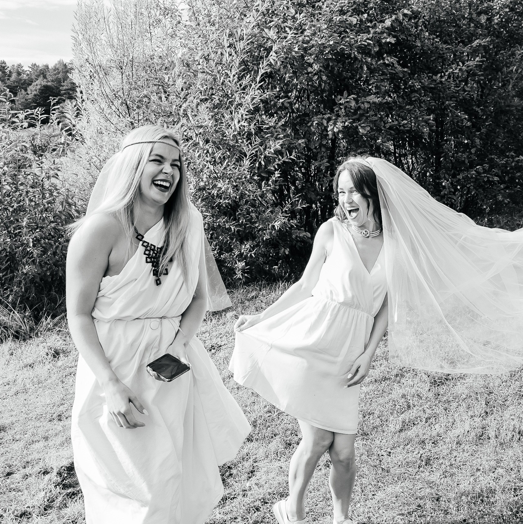 Фотосъемка девичника на природе подготовка перед свадьбой