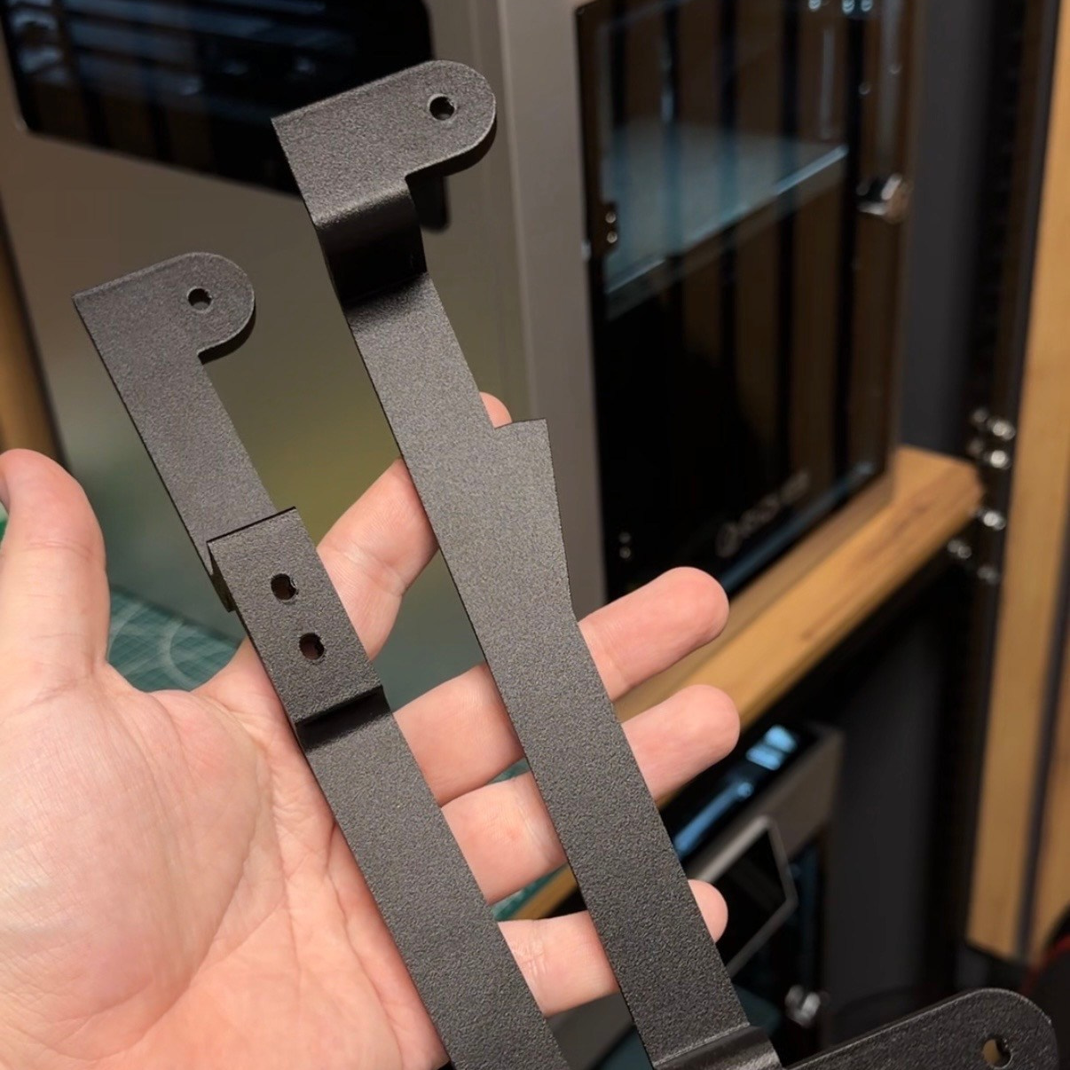 Стойки крепления противотуманных фар для Kia Rio, напечатанные из черного PETG-CF