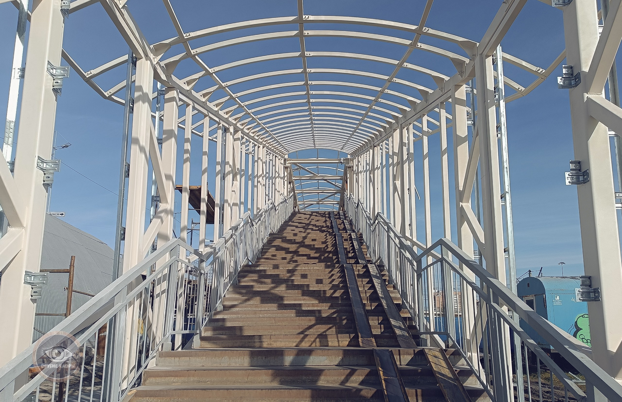 О затянувшейся реконструкции пешеходного перехода возле «Стрелы»