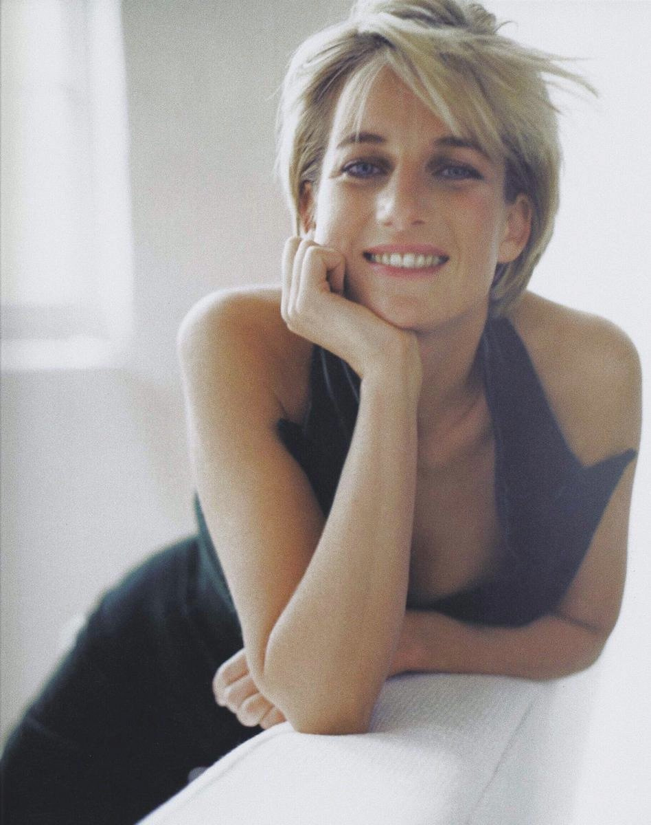 Фотографии знаменитых людей. Выпускные альбомы, фотограф Денис Зимин в городе Ростове-на-Дону