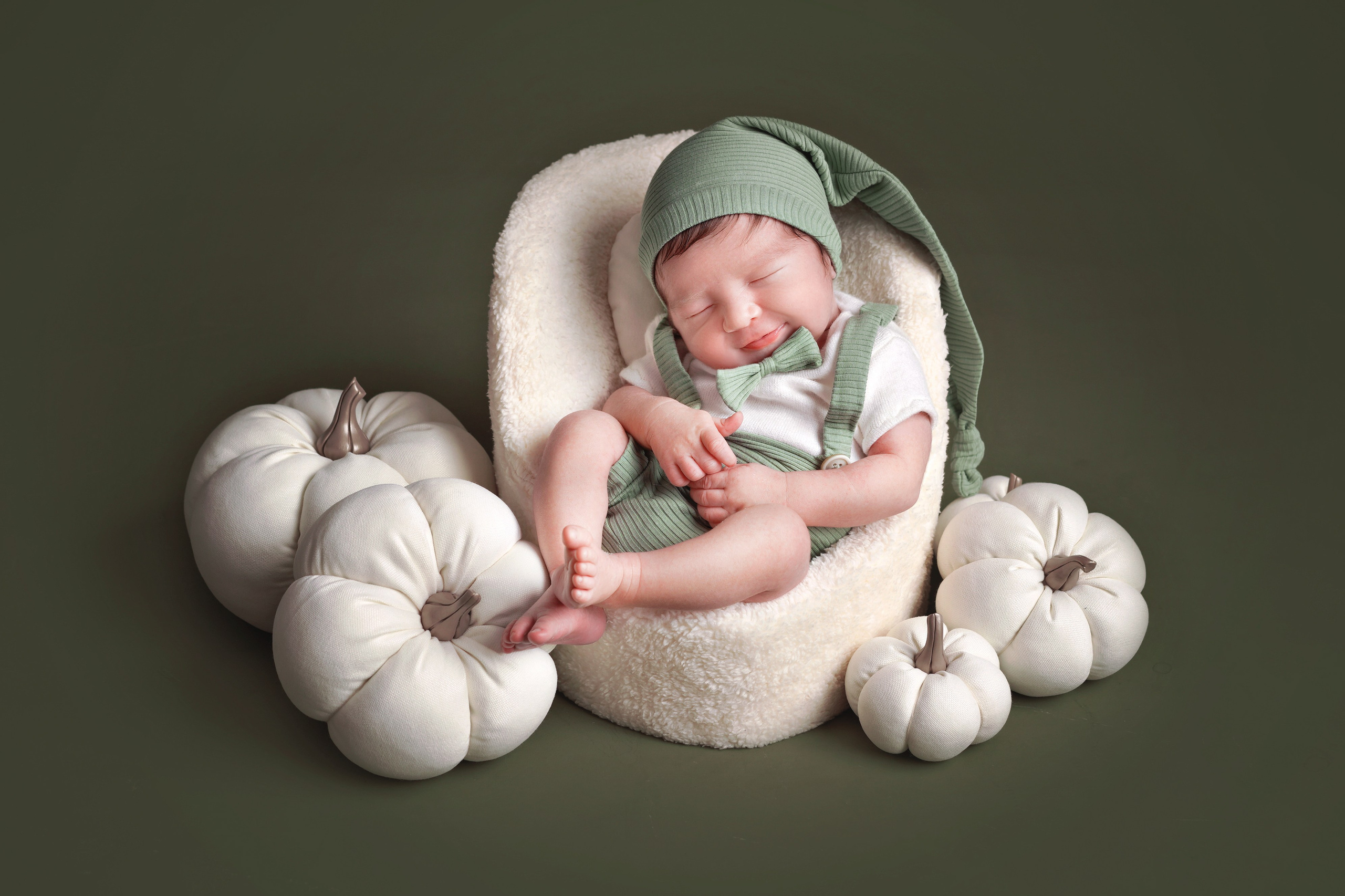 Новорожденные. Классика. Фотограф новорожденных беременных в Тюмени Ткачук Татьяна