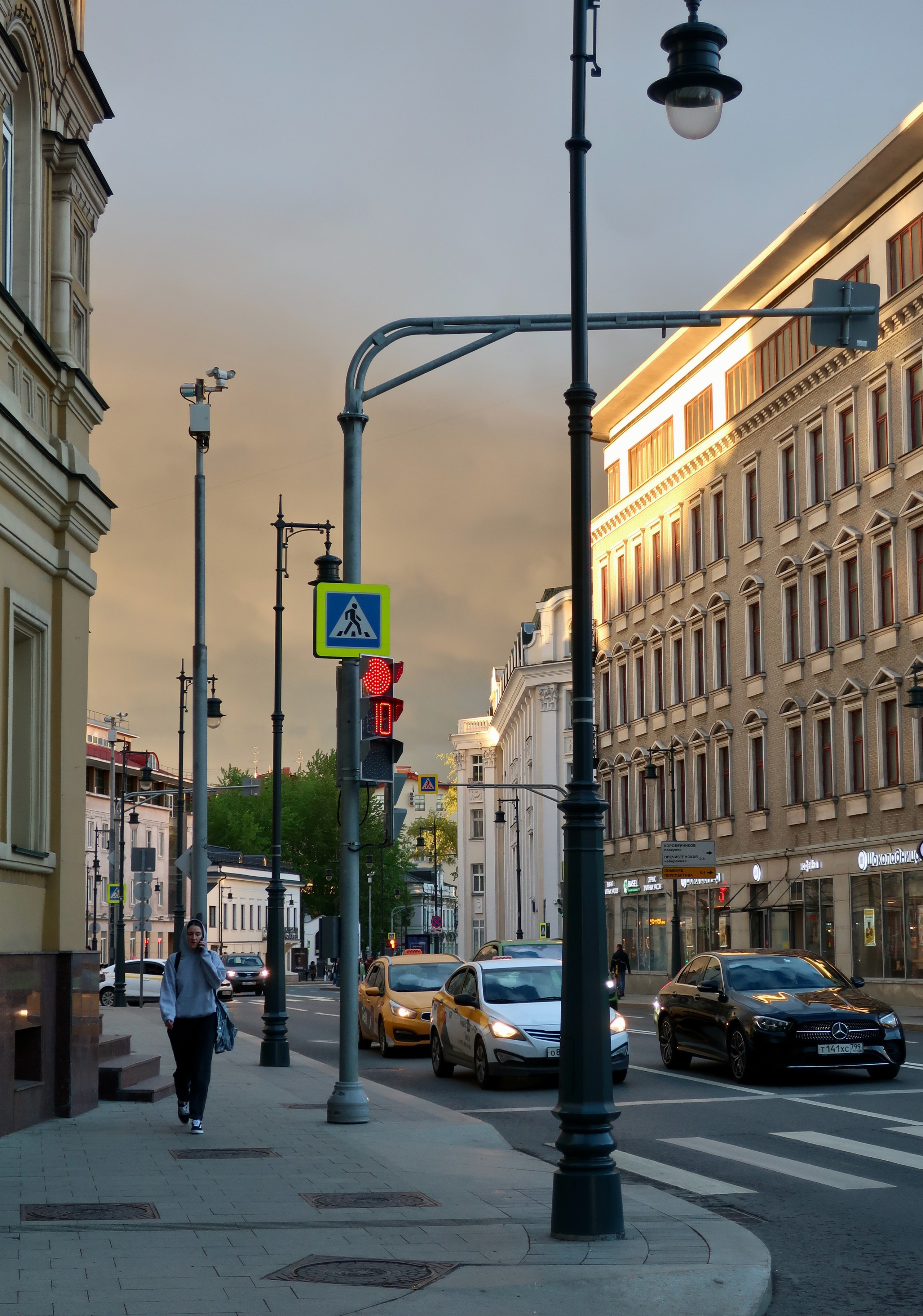 Фотопрогулка по Москве: Остоженка, Пречистенка и переулки. Проект «Фотокладовка»: блог уличной фотографии в формате street photo