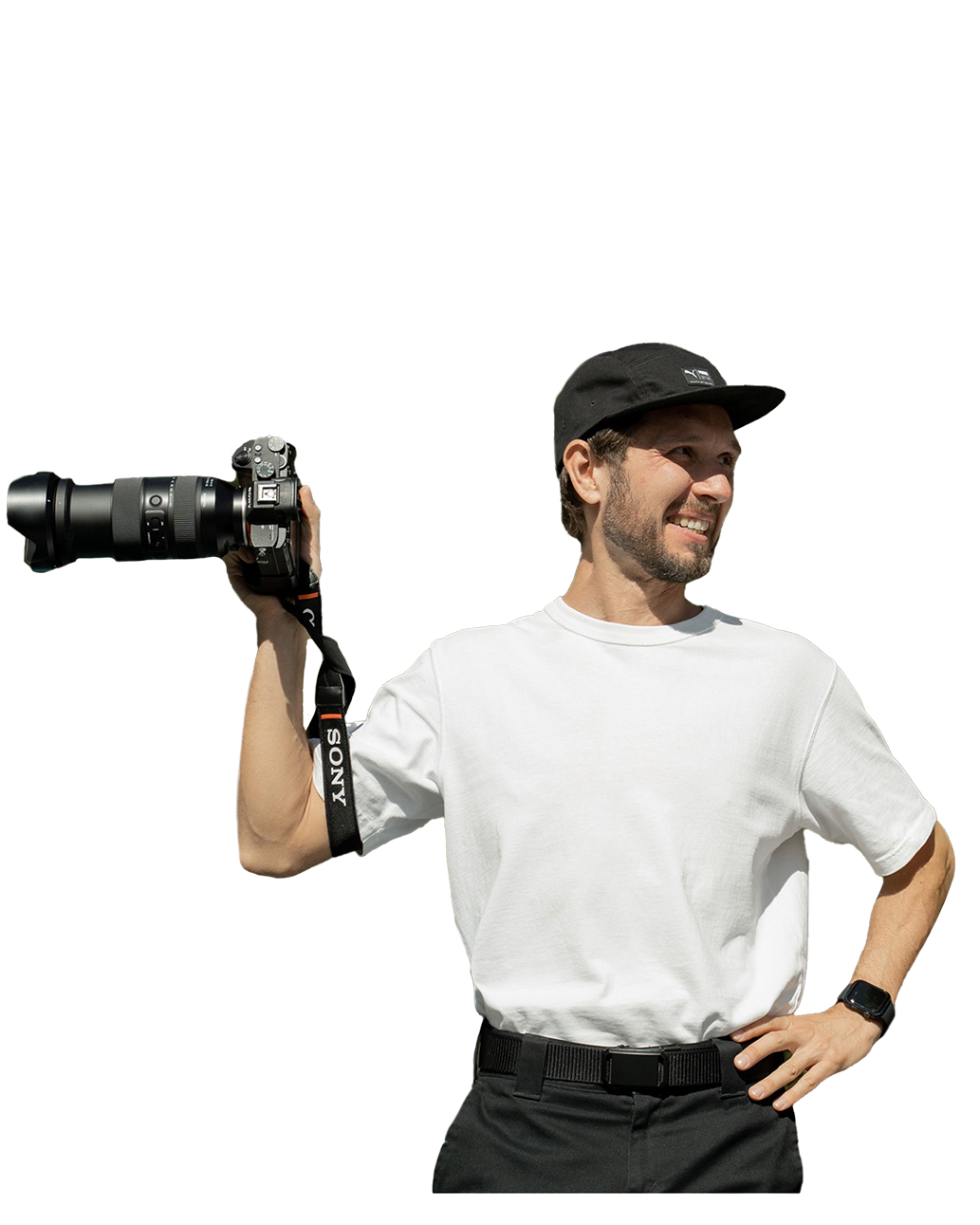 Фотограф с камерой — автор плёночной съёмки в день свадьбы