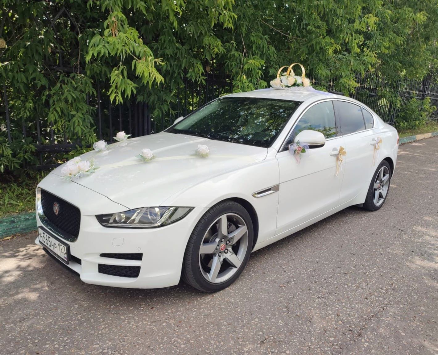 Аренда ягуар на свадьбу. Минивен на свадьбу. Праздничное агентство ПИОН