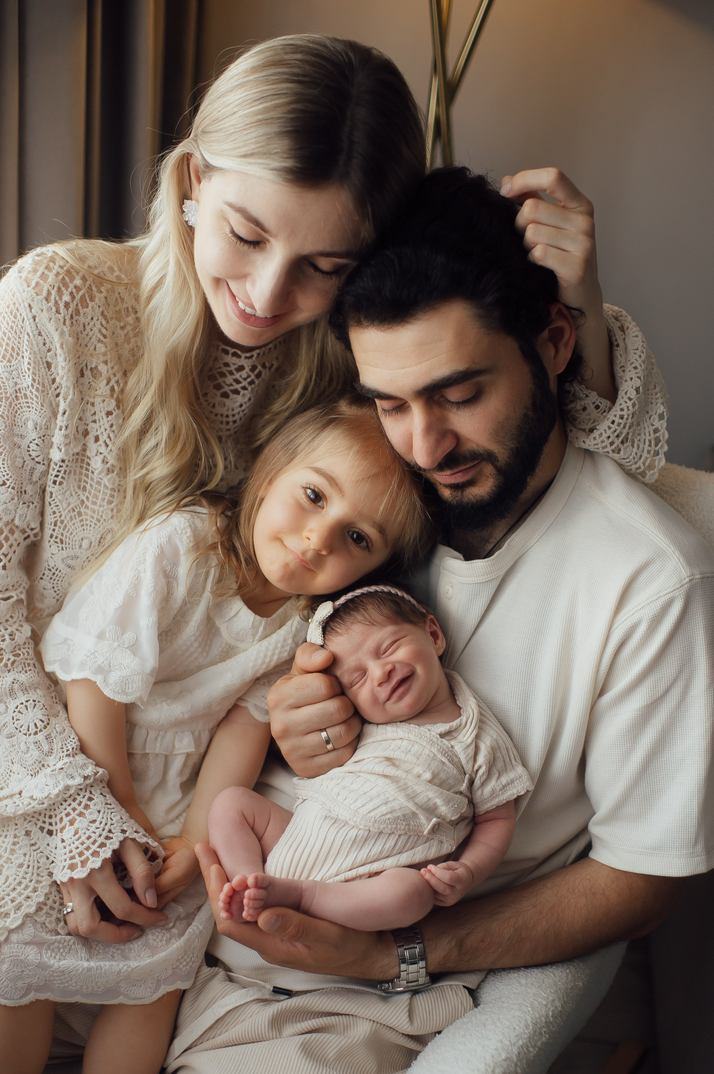 Что надеть на домашнюю newborn-съемку: гайд для мам, пап и сладких пяточек 🤎☁️. Фотограф новорожденных (newborn) и семейный фотограф в Старом Осколе | София Степаненко