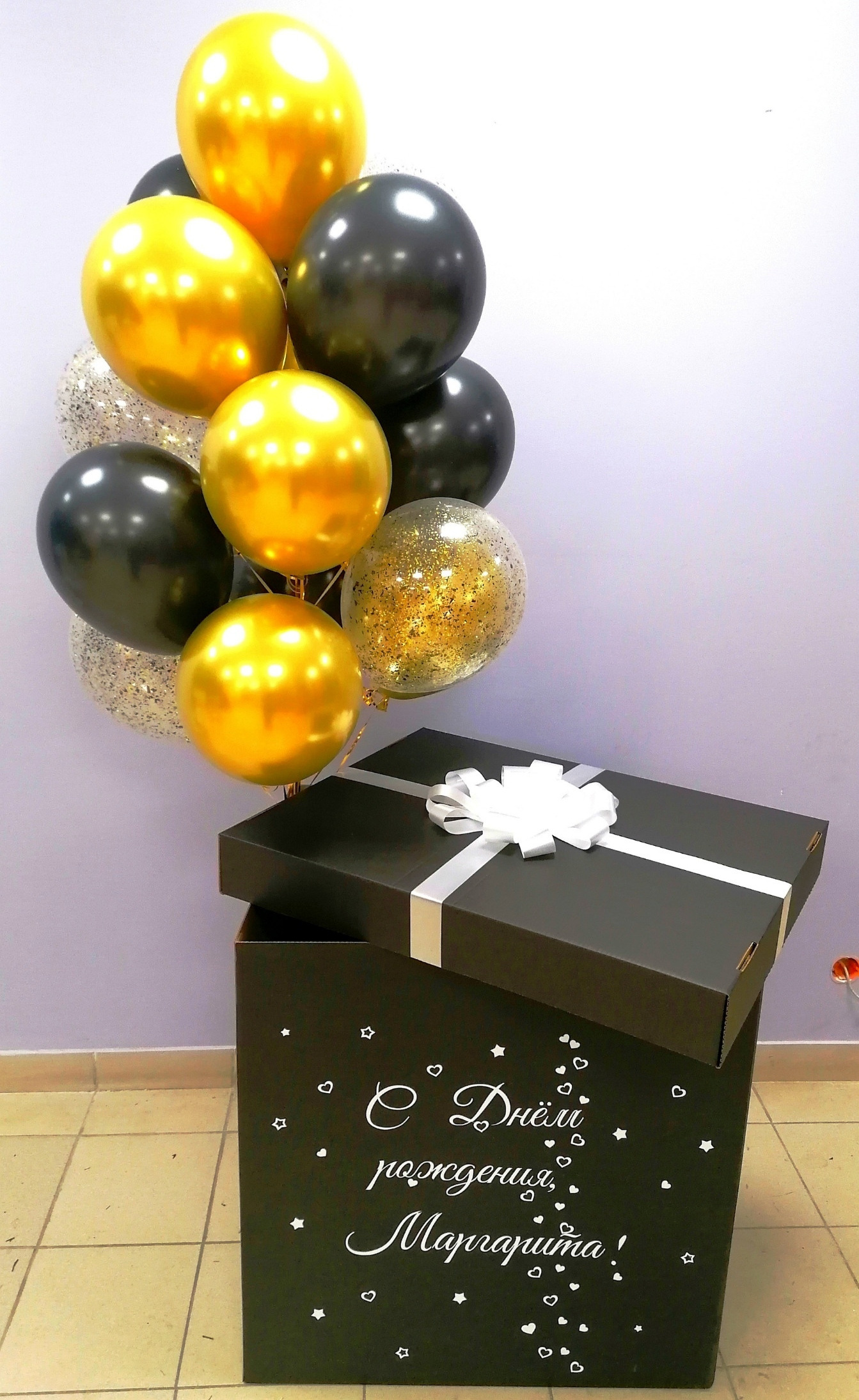 Коробка с шарами. Студия праздничного декора