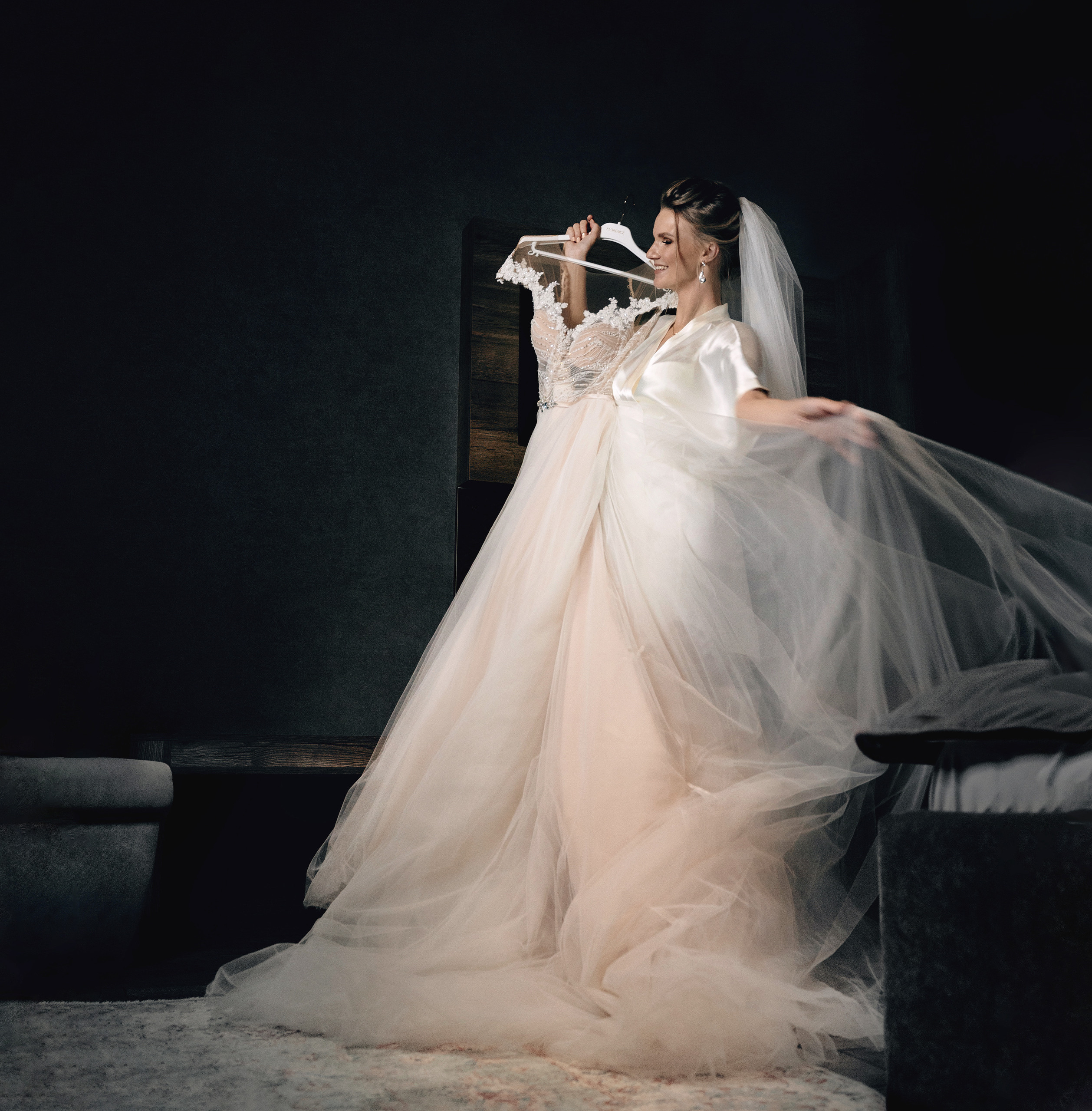 Стильная свадебная фотосессия в элитном коттедже