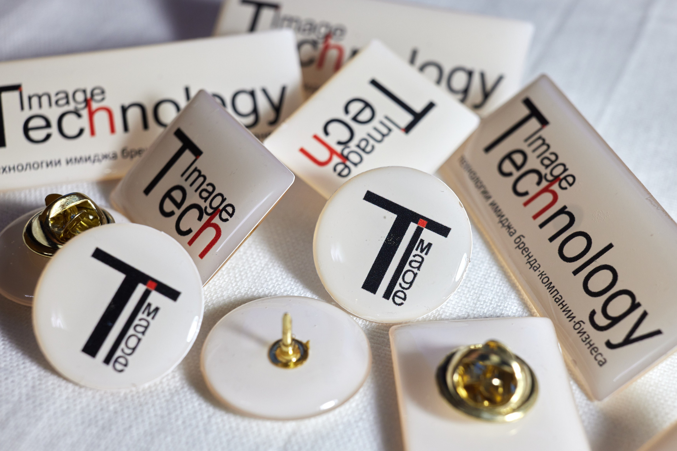 Имидж Технологии — Производство сувенирных магнитов, заливных этикеток и значков. Репортажная фотография в Кирове Кировской области