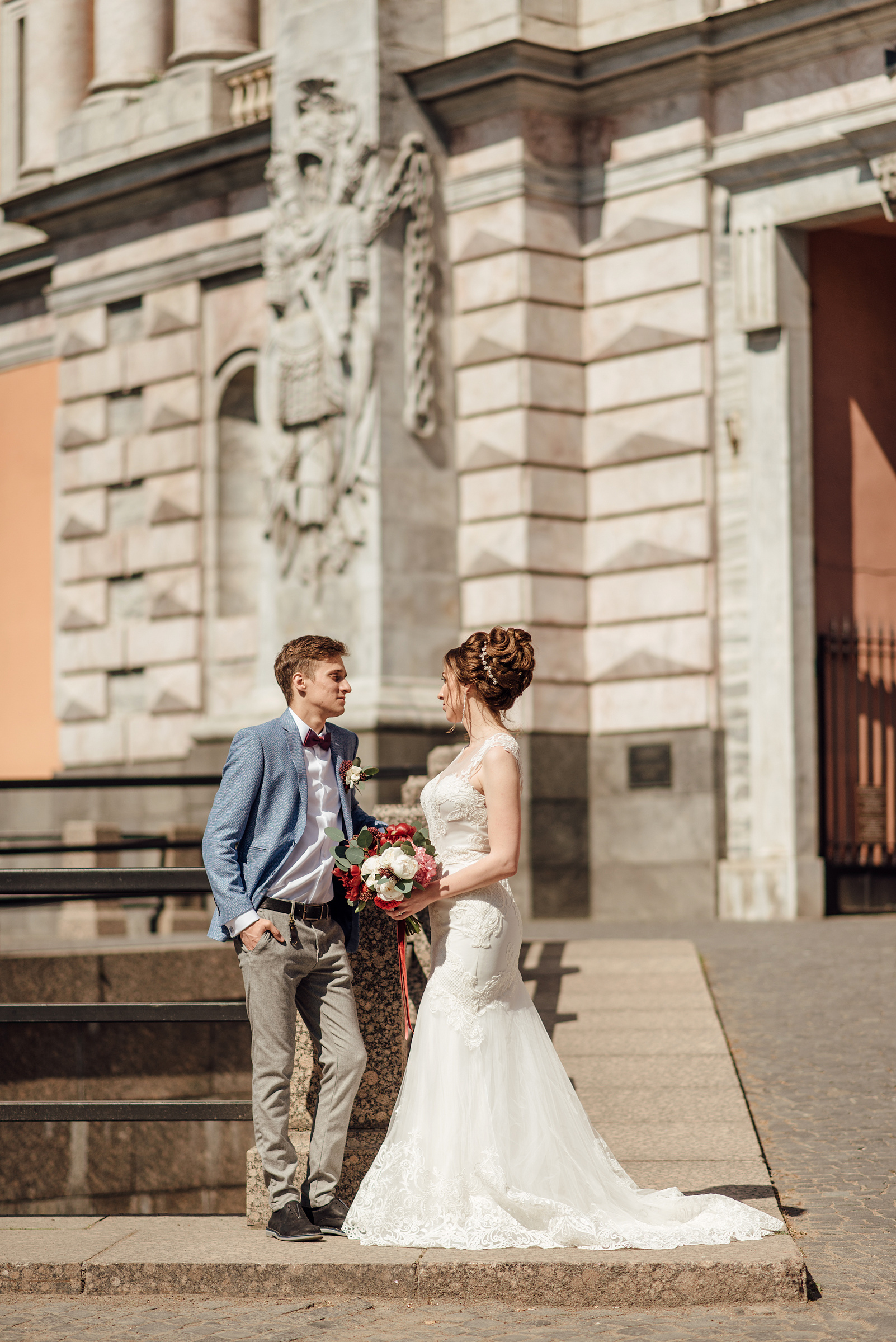 дворцы в Санкт-Петербурге для свадебной фотосессии в дождь, осенью или зимой