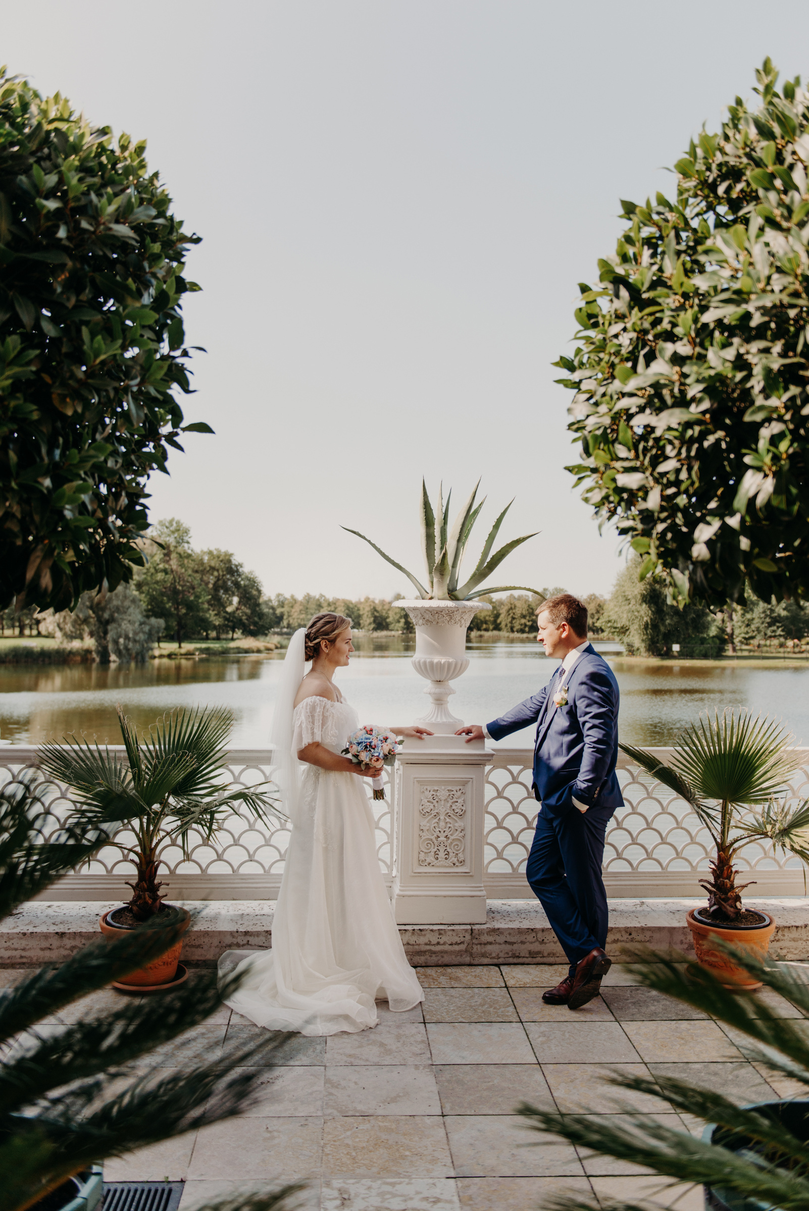 4 закрытых места рядом с Петергофом для свадебной фотосессии в дождь. Свадебный фотограф в Санкт-Петербурге Венера Ахметова