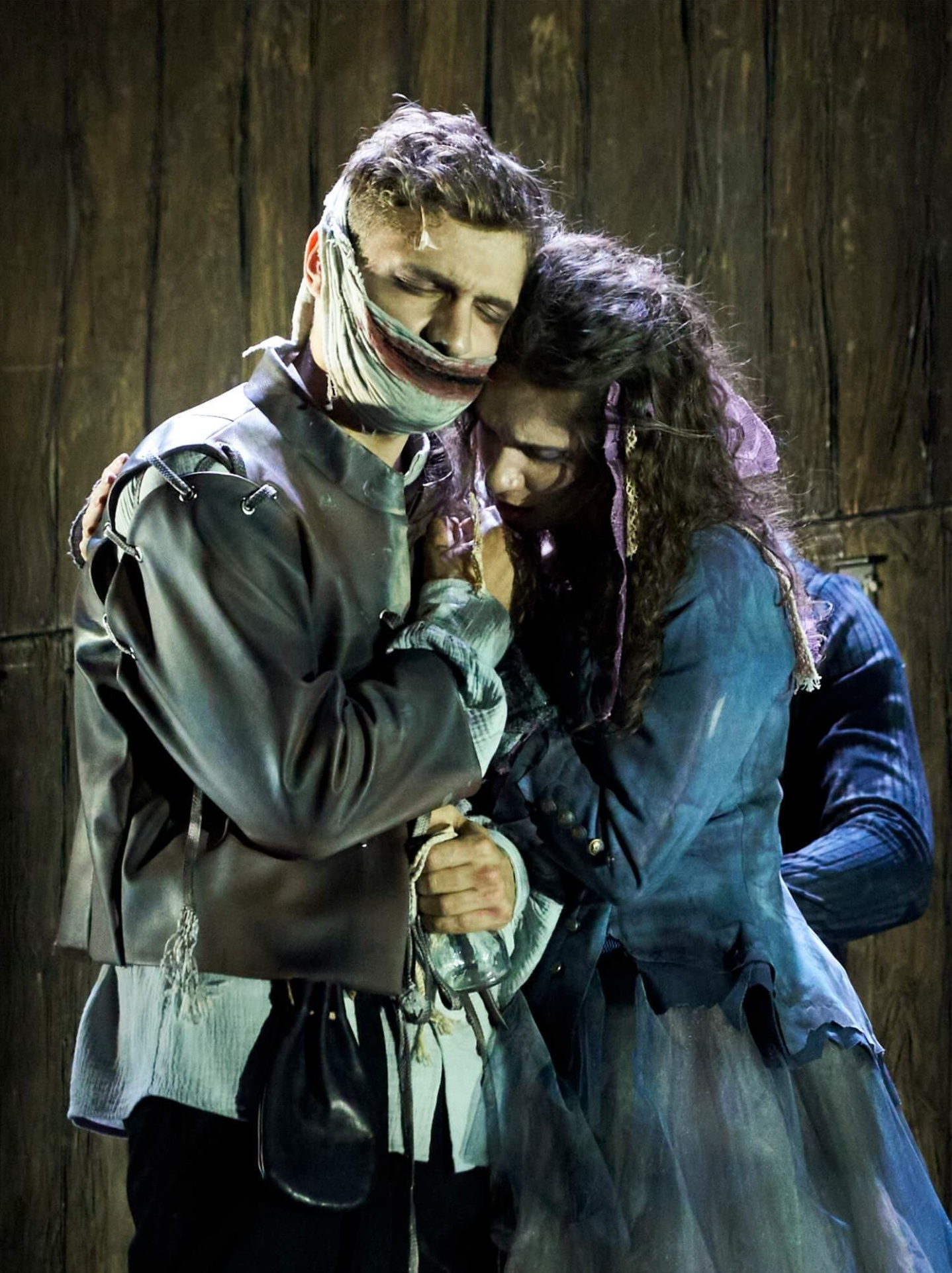 "ЧЕЛОВЕК, КОТОРЫЙ СМЕЕТСЯ "