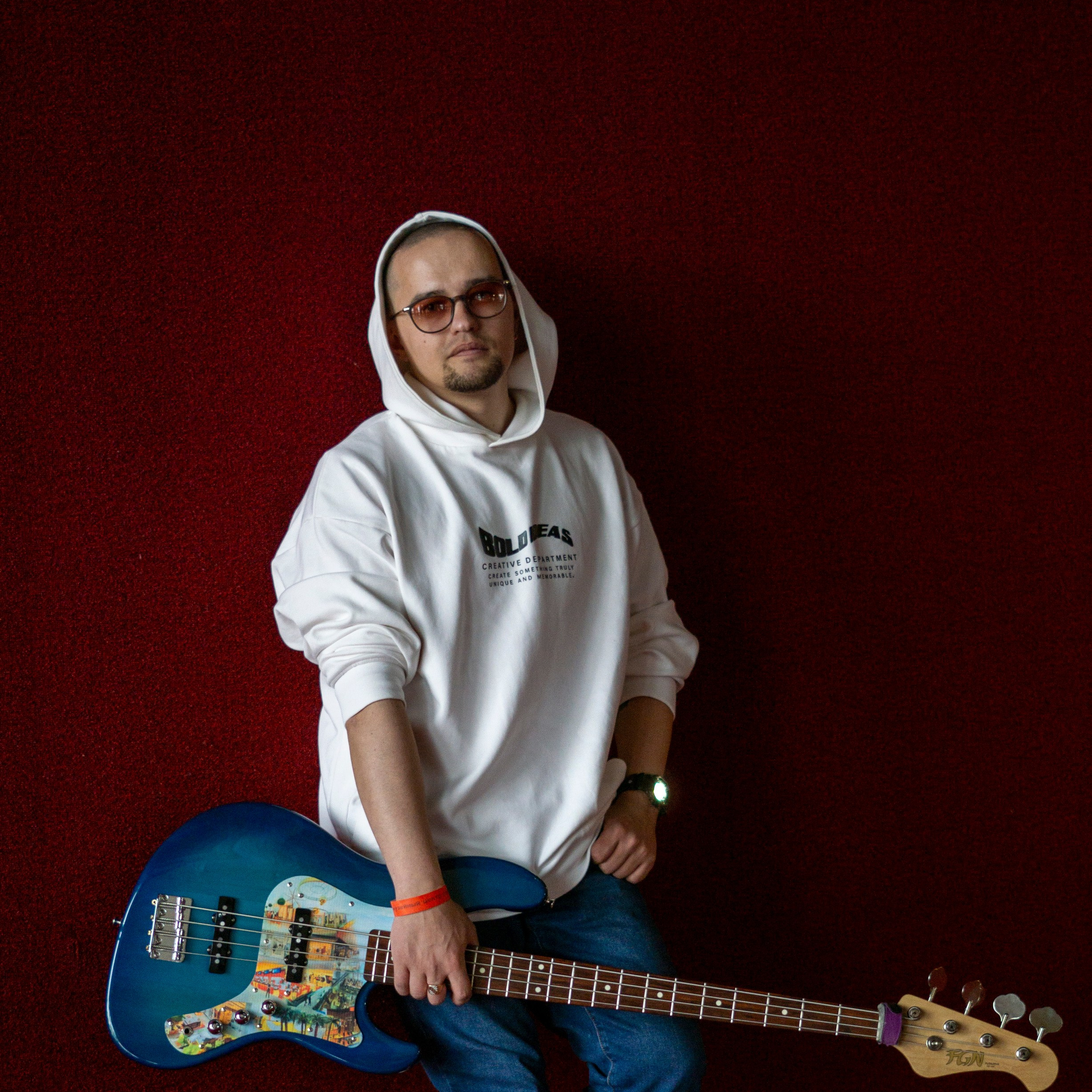 Басист Иван Коваленко 