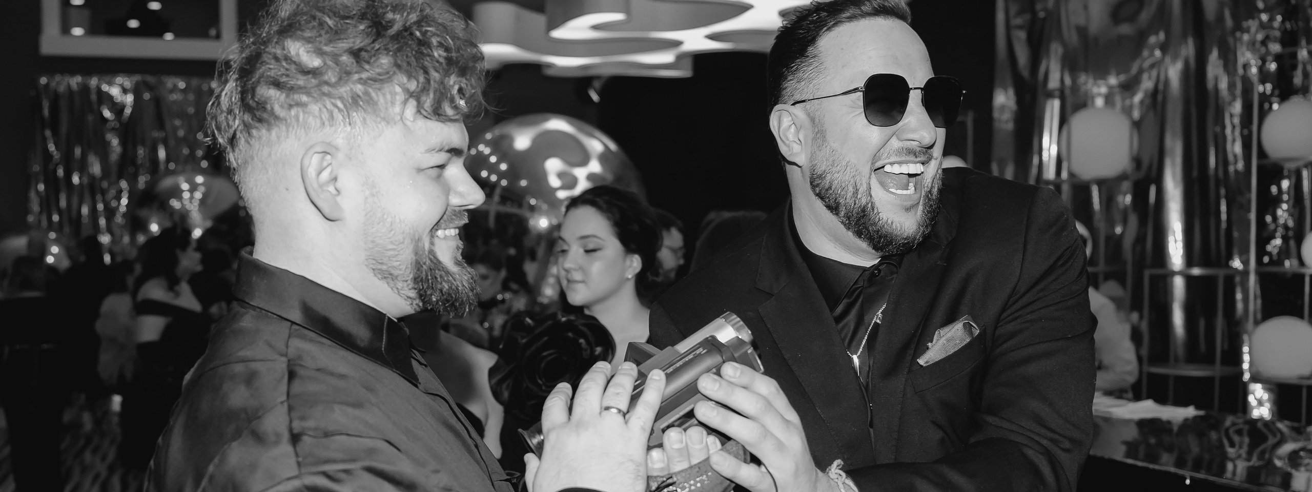 Стоимость видеосъёмки Ростов-на-Дону. Видеограф Антон Чайный. Свадебные ромкомы с пасхалками