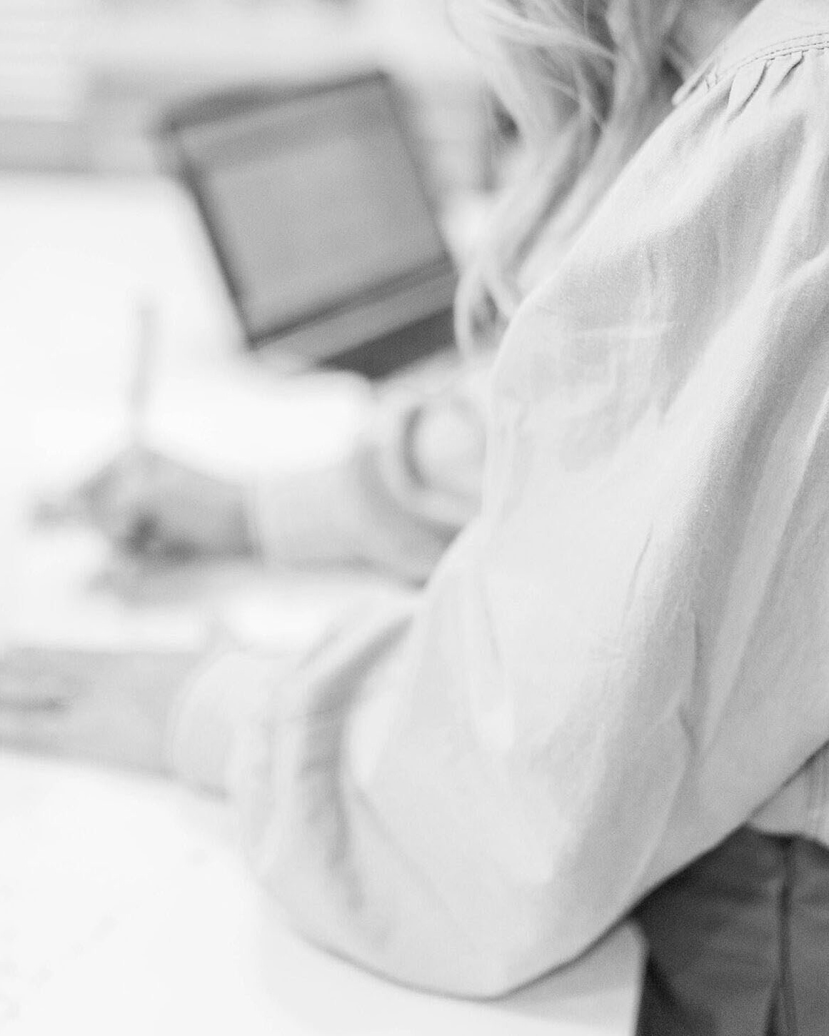 Дизайнер и искусствовед подбирает искусство в интерьер