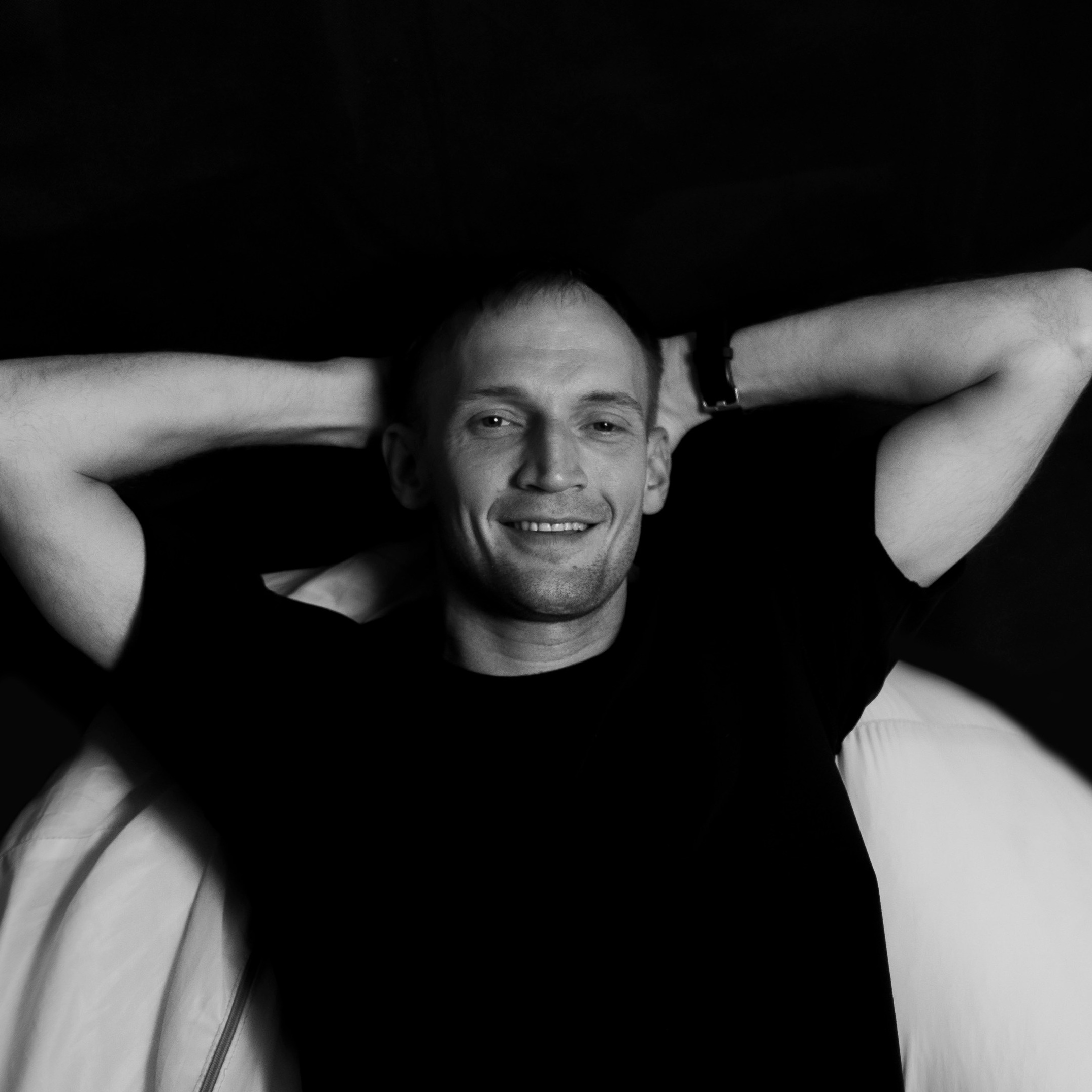 CONTACTS. Frankstidda — photographer