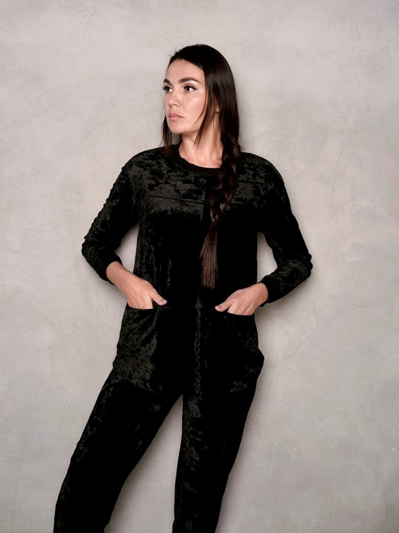 костюм из брюк и джемпера для отдыха