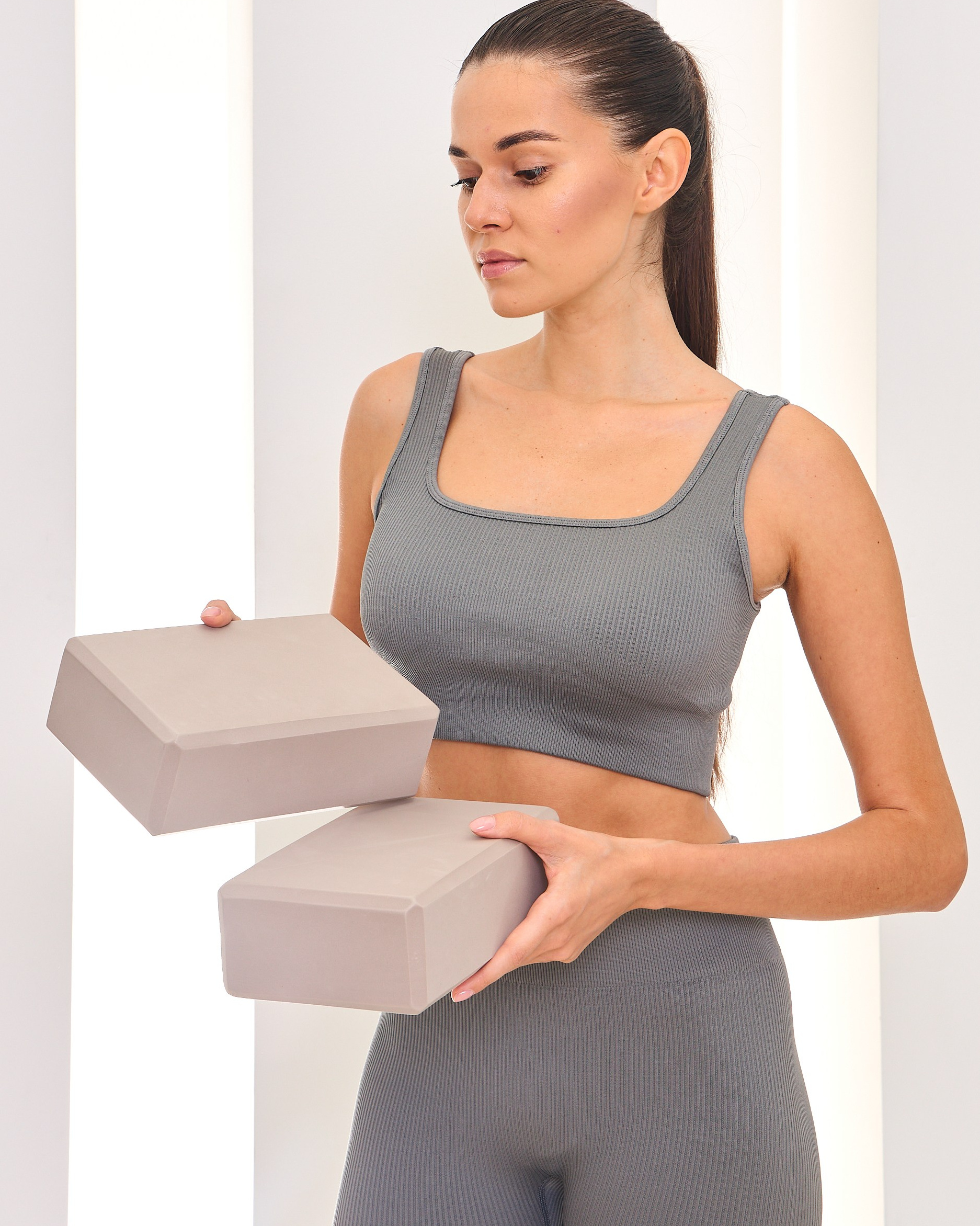 Съемка товаров с моделью. Предметная съемка