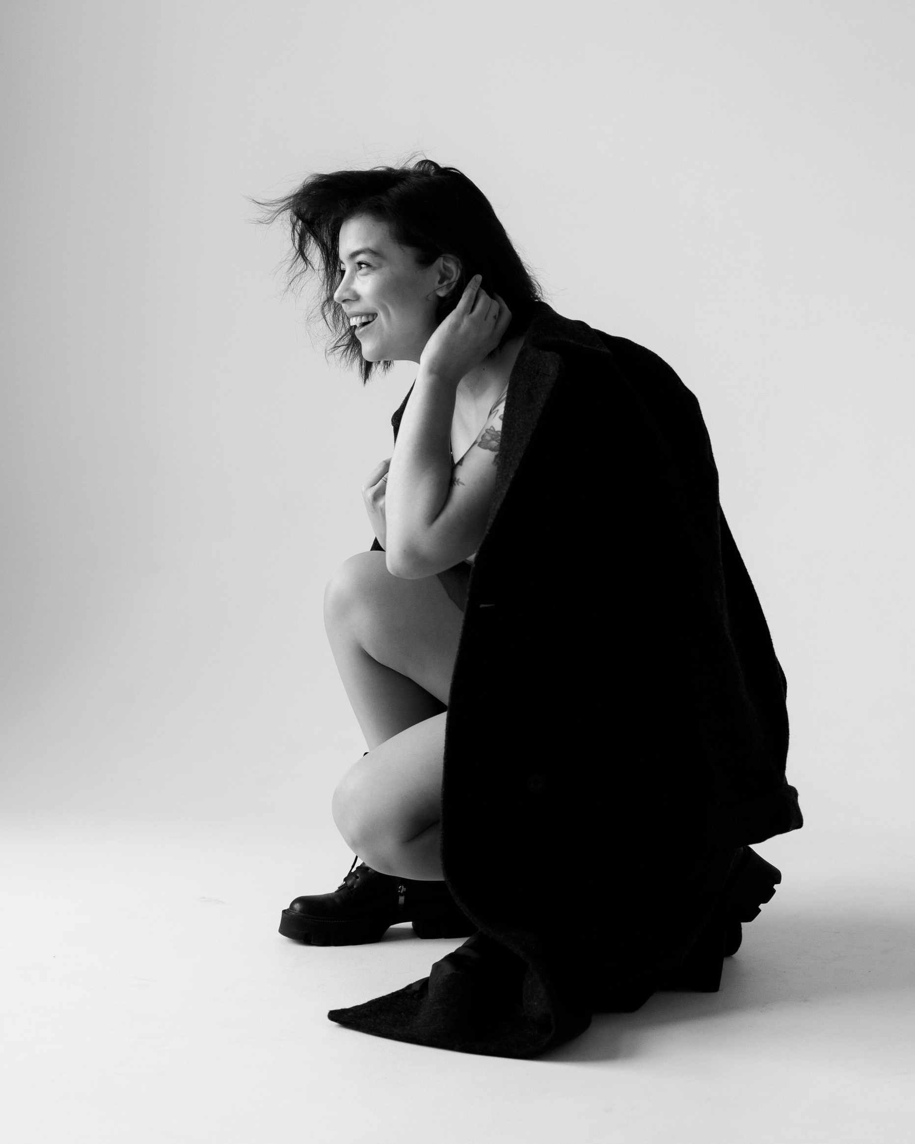 Фотосессия в студии, черно-белый портрет