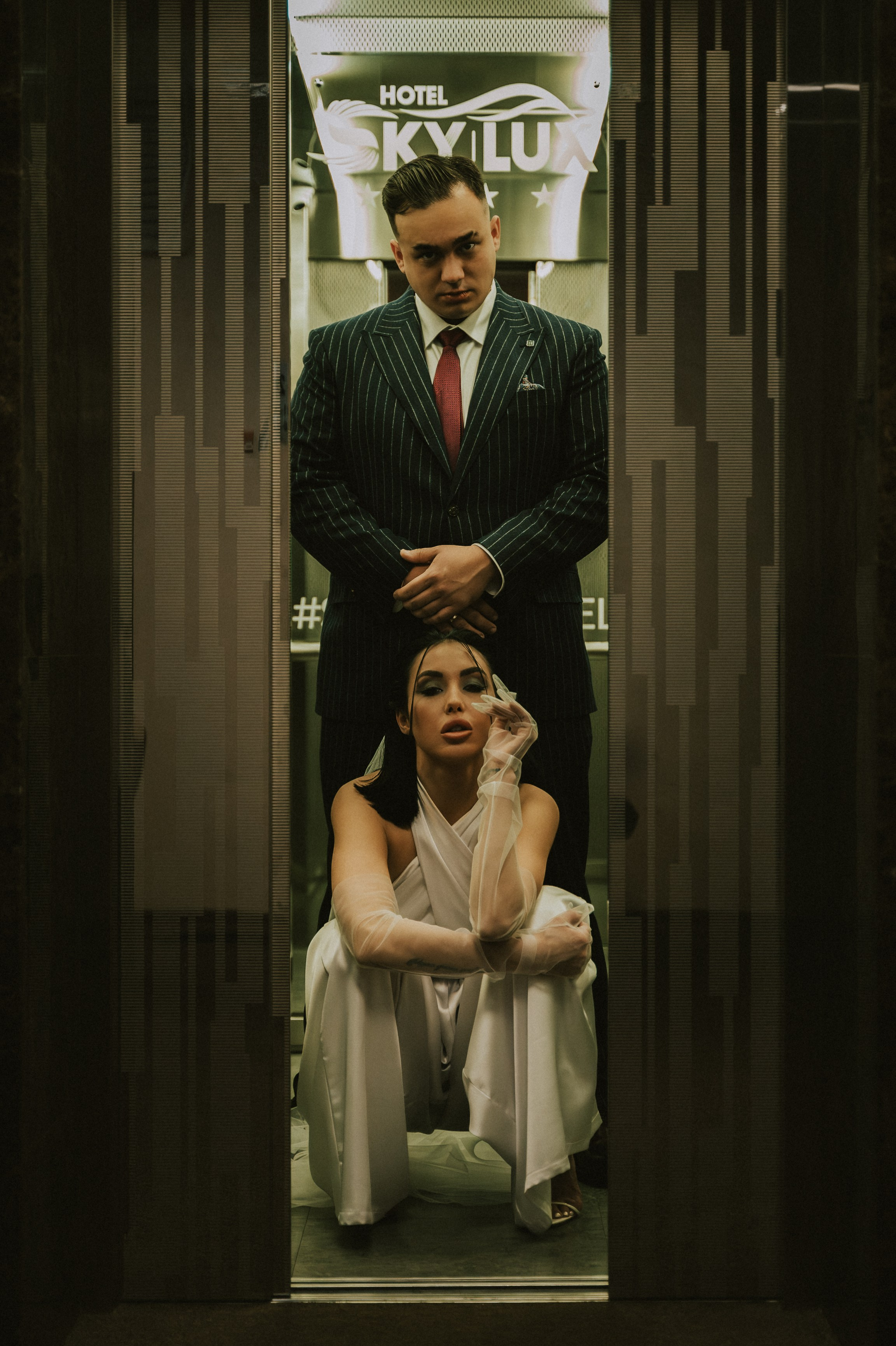 Свадебная фотосессия в стиле мафии (бандитском стиле)