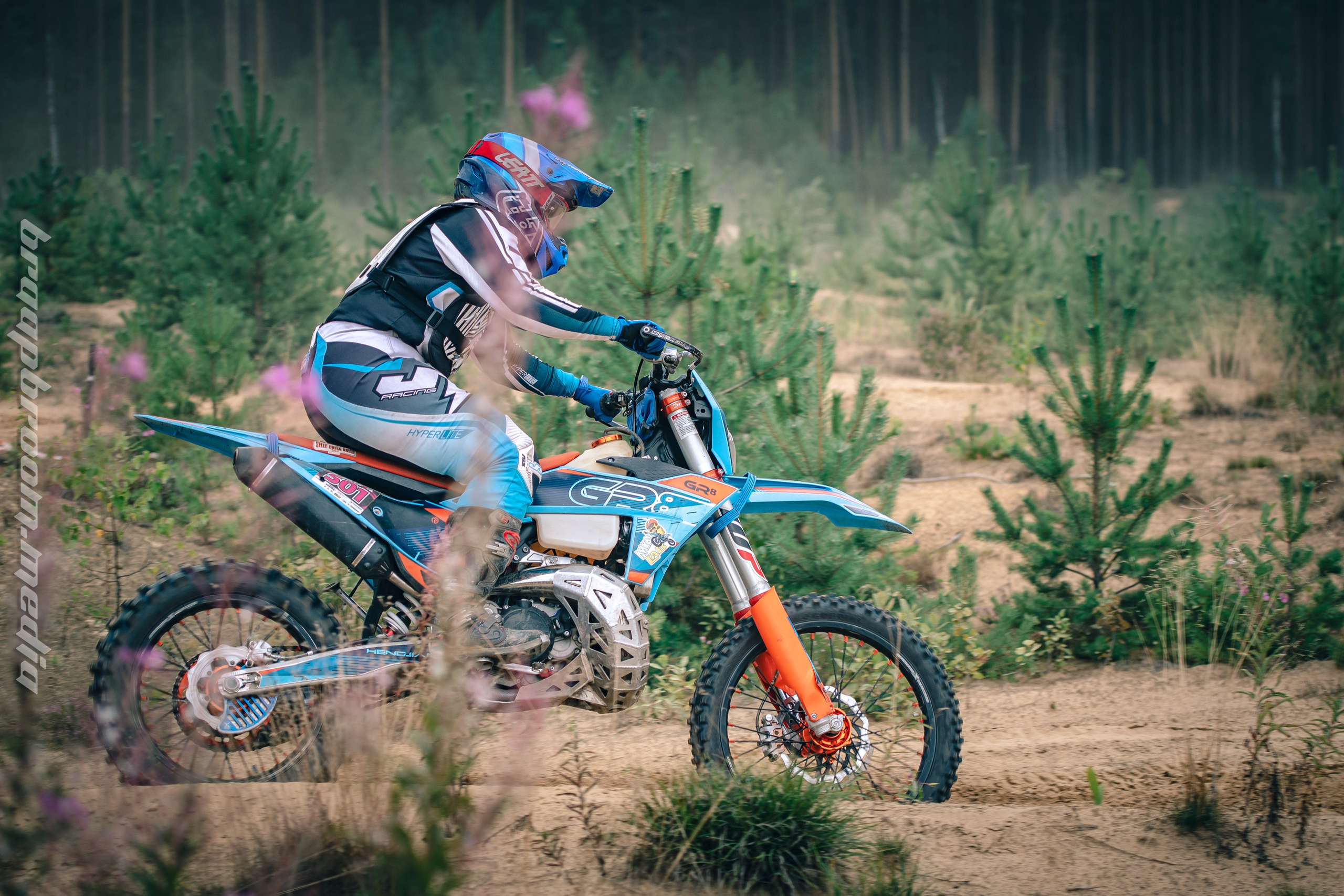 CountryCross. BraapBroom Media Group