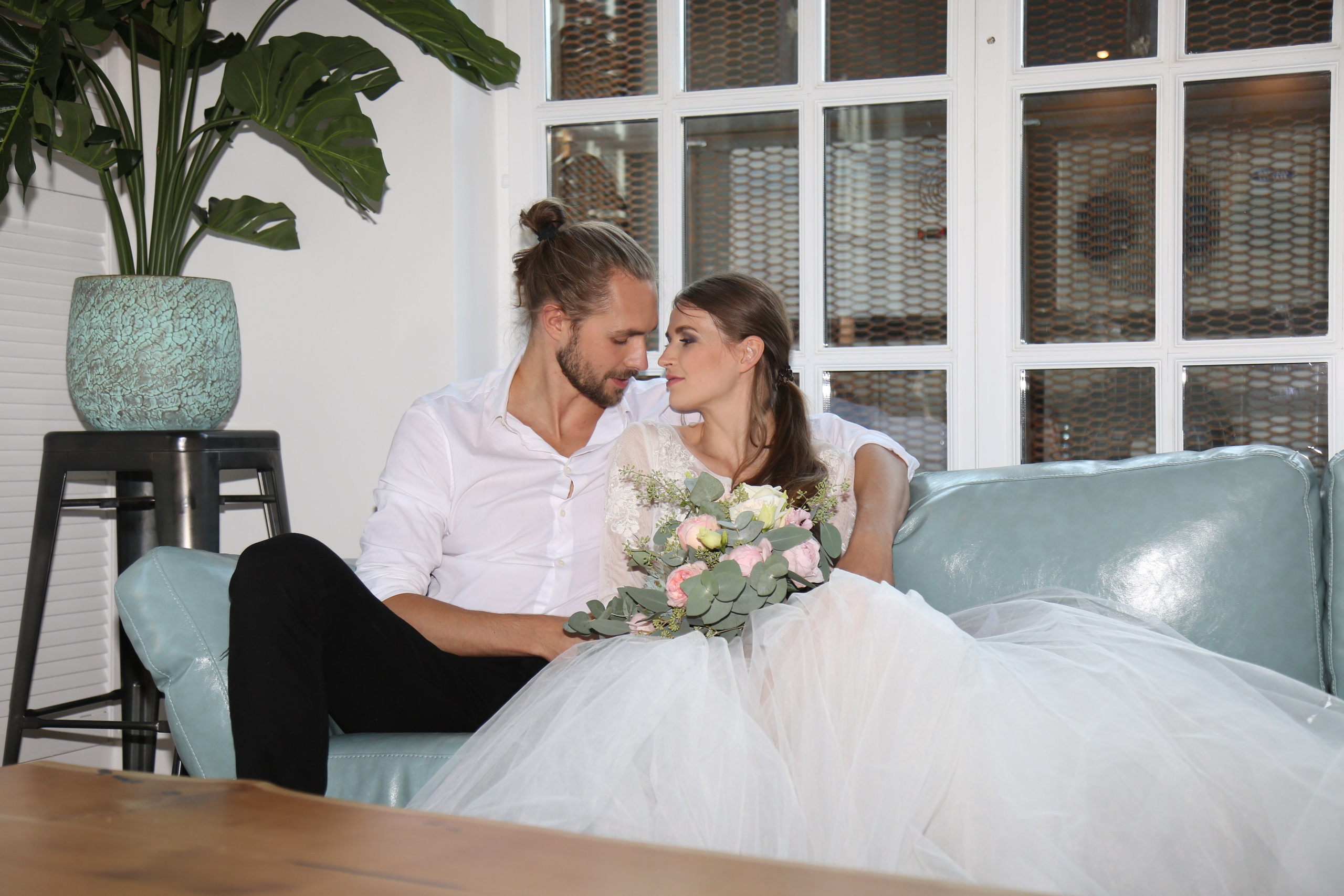 Цены свадебного фотографа в Москве на услуги. Фотосессия в студии в Москве от профессионального фотографа услуги по доступным ценам