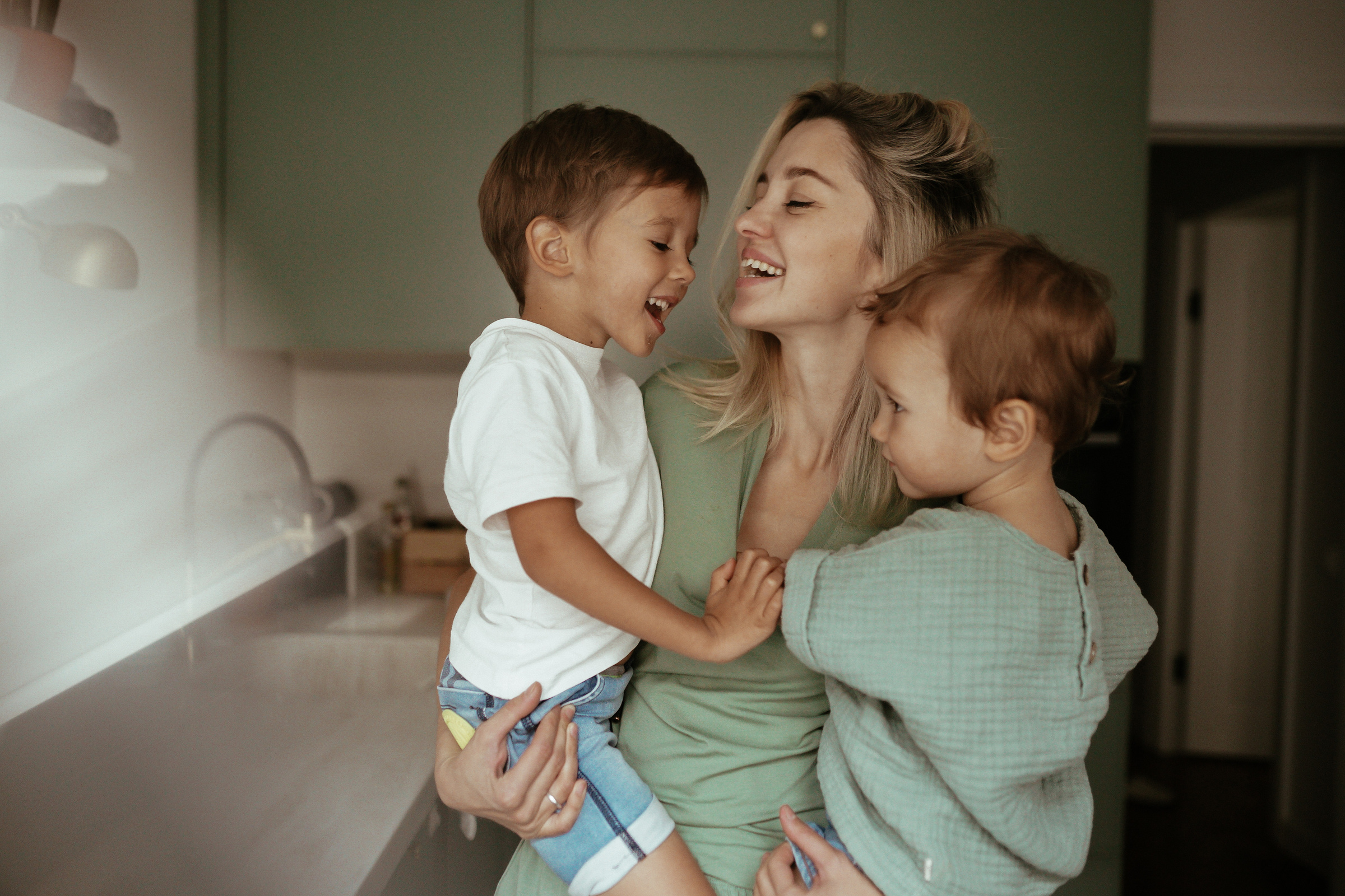 ЗНАКОМСТВО. ВИДЕОГРАФ, РЕЖИССЕР — КАТЯ ГУСЕВА