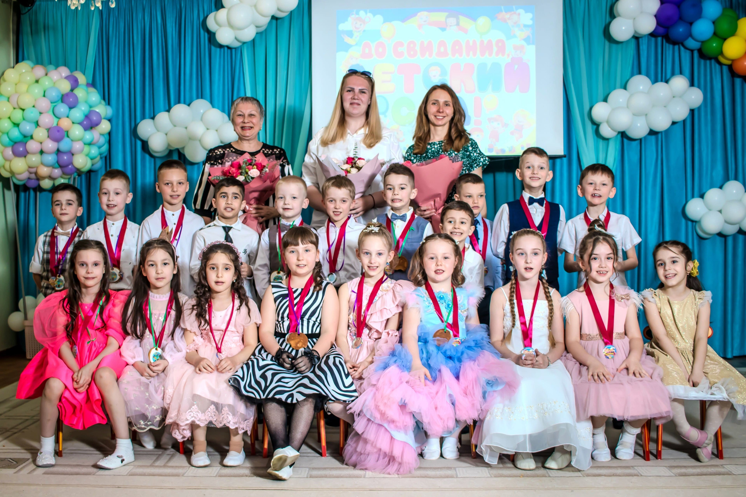 выпускной в детском саду, групповое фото детей, фотограф детский сад Карасёва Елена
