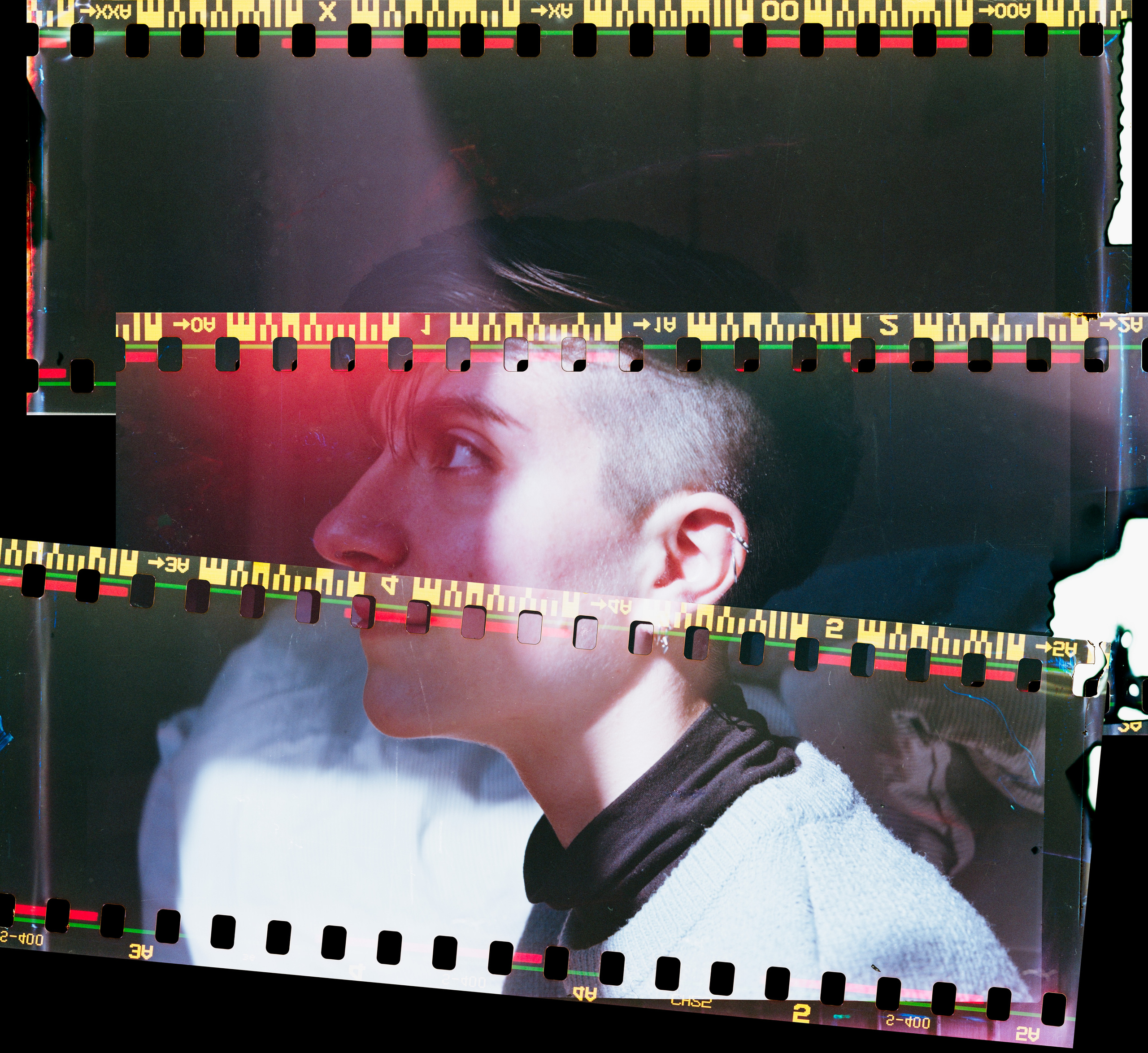 Film Friday: Съемка портретов на 35 мм film…in полароид SX-70. Фотограф — видеограф в Москве Дмитрий Менделеев