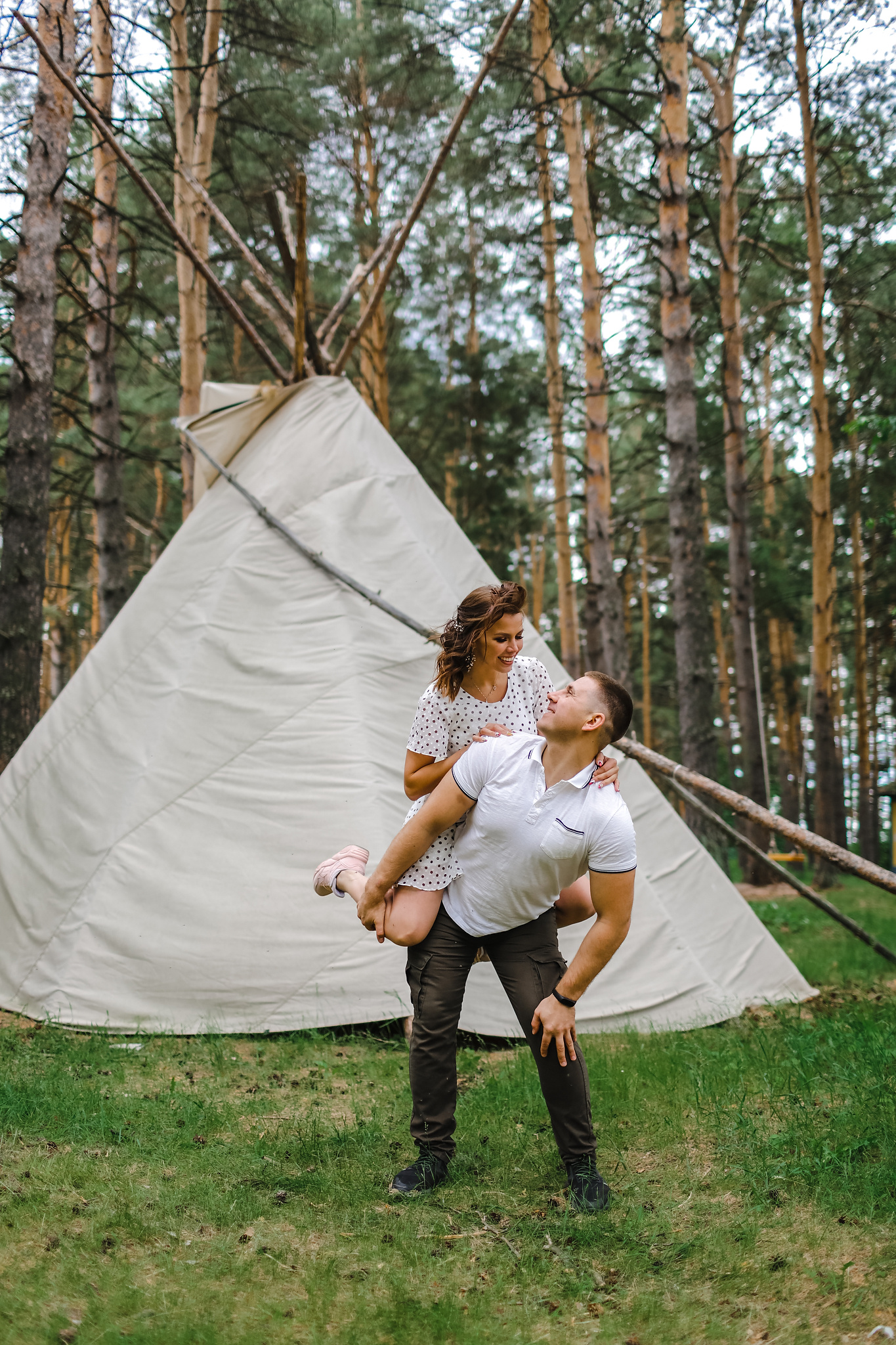 Катя и Вова. Органичность, спаниель и телефонная будка. Фотограф Антон Никандров