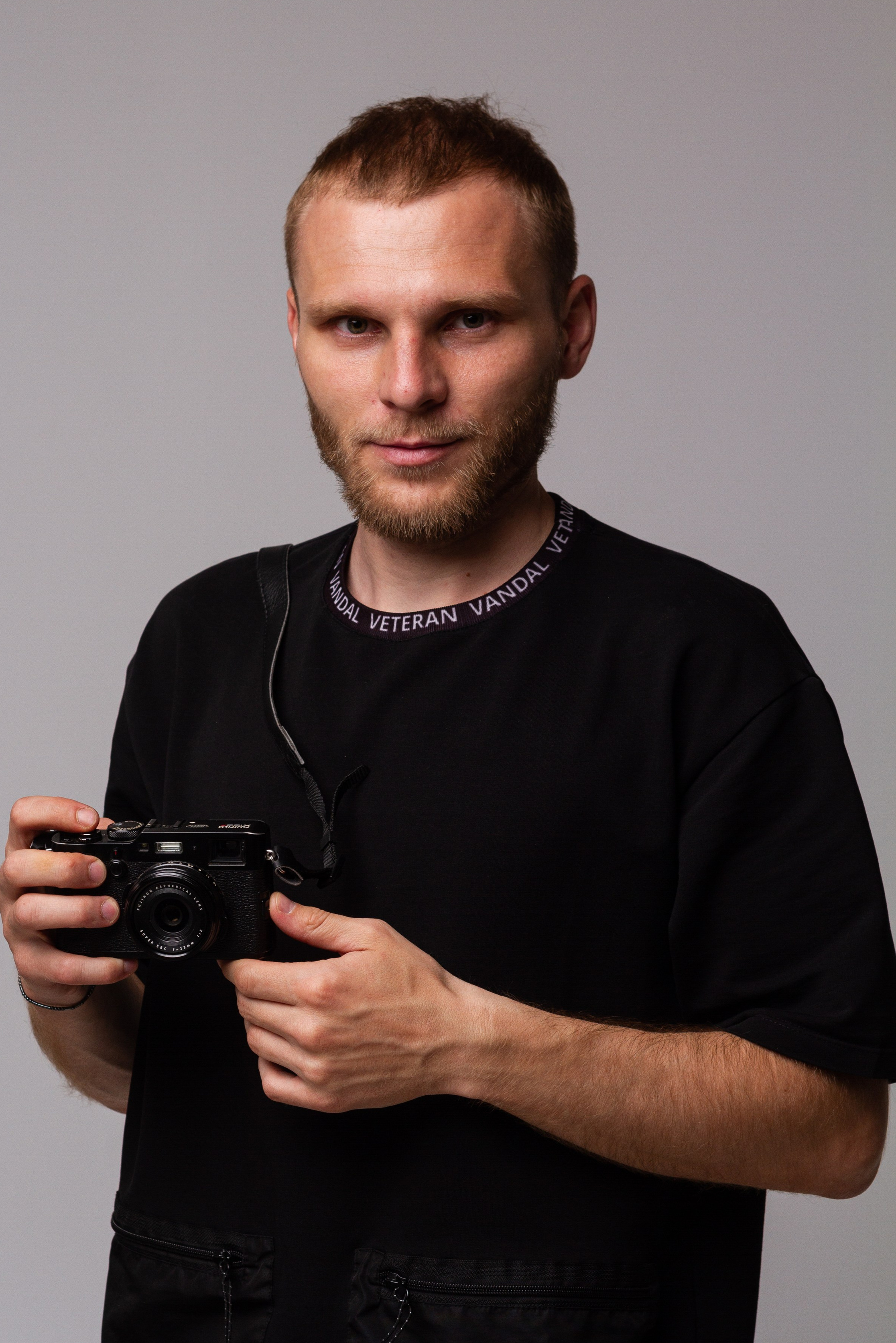 Контакты. Предметный фотограф Антон Девольт