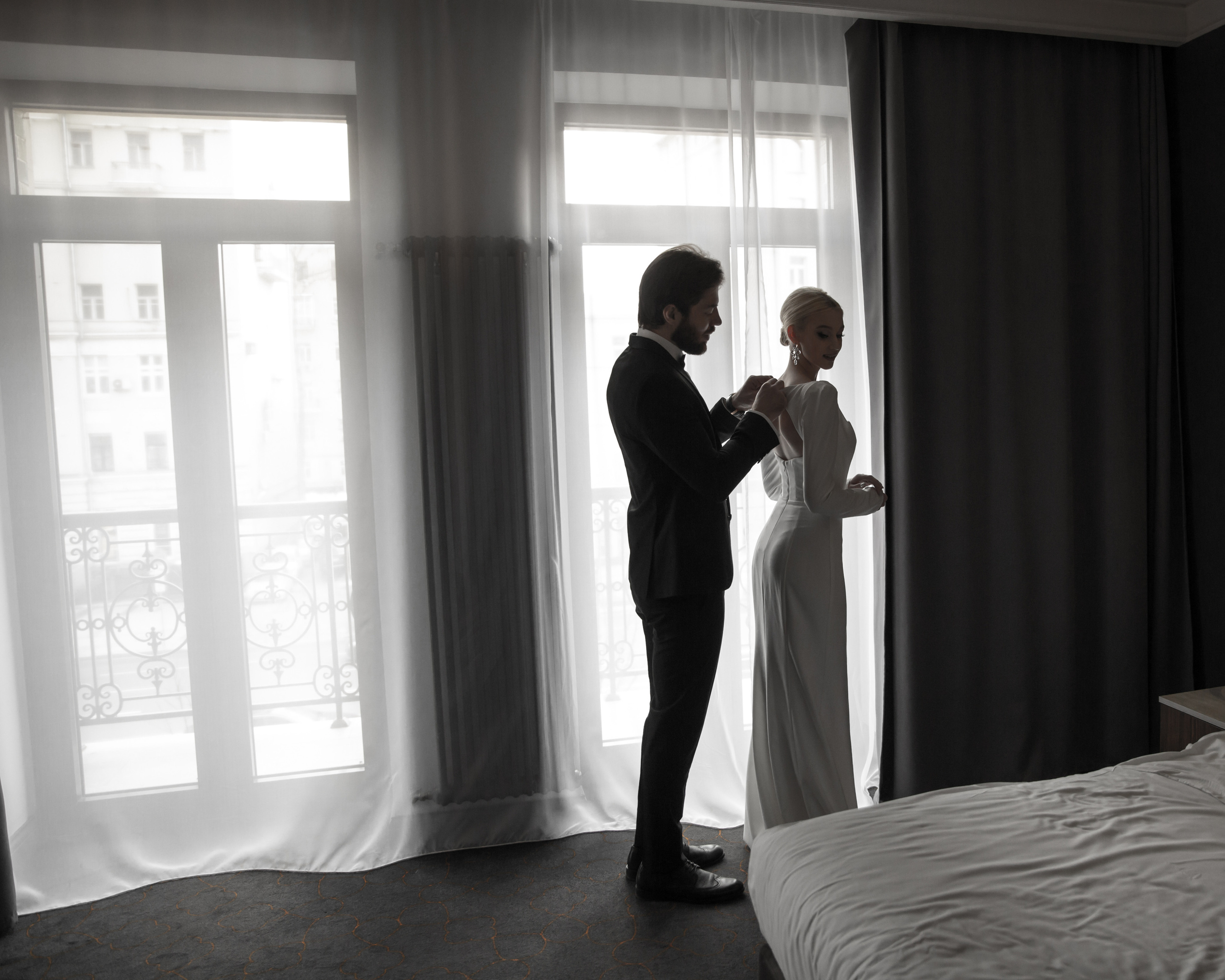 Wedding. Bride and groom — morning at the hotel. Visual artist, photographer Liana Darenskaya, Moscow