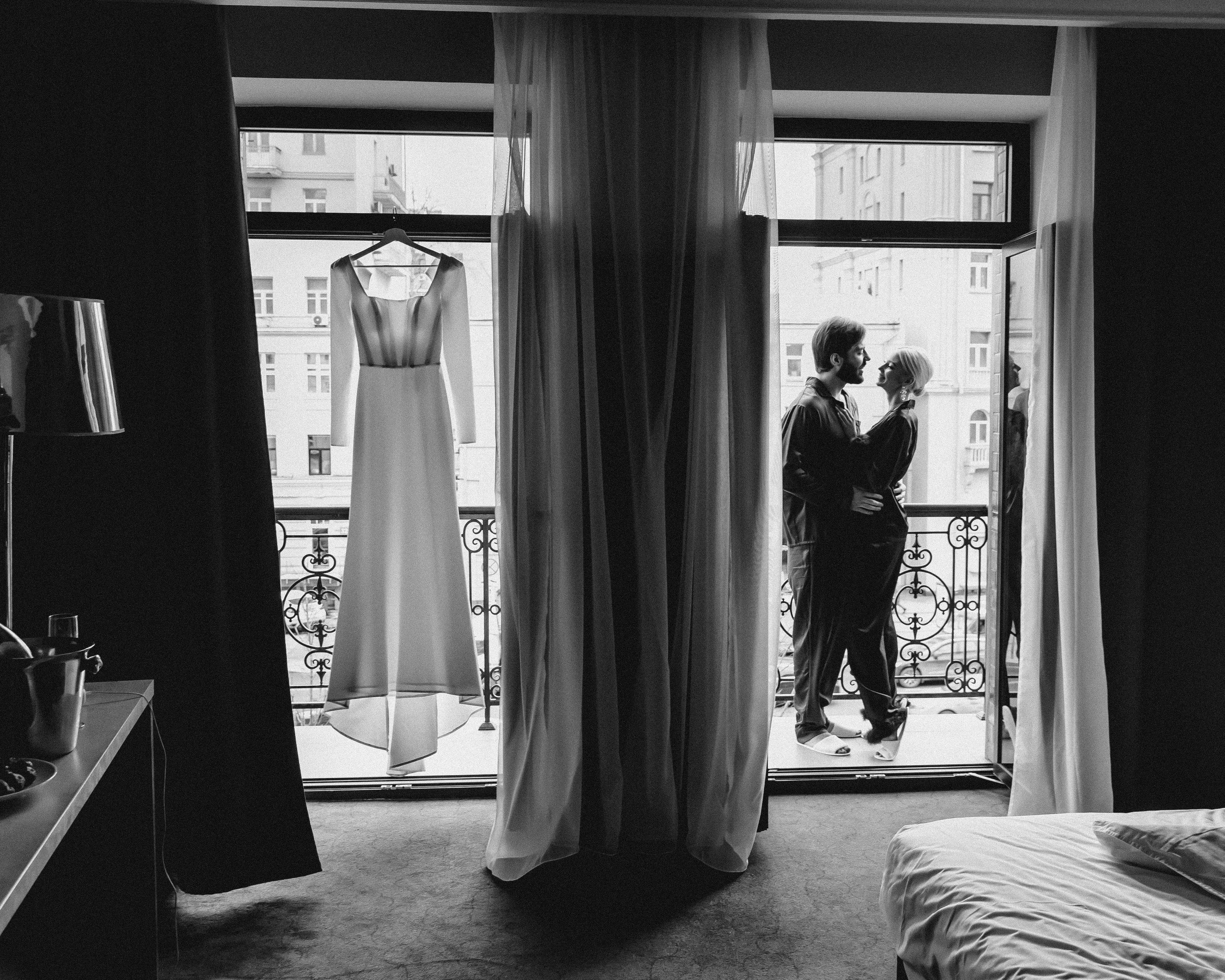 Wedding. Bride and groom — morning at the hotel. Visual artist, photographer Liana Darenskaya, Moscow