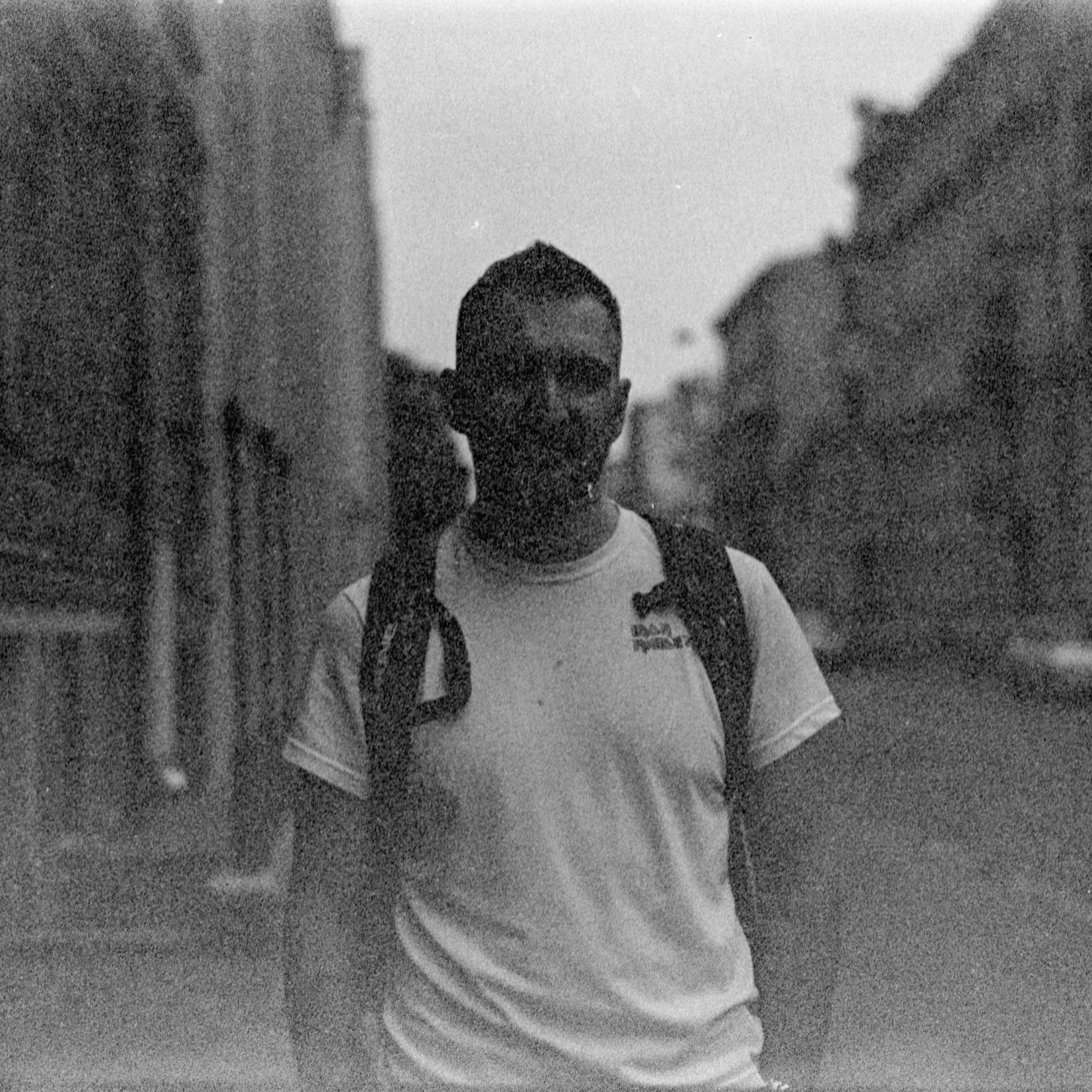 Черно-белый мужской портрет на пленку