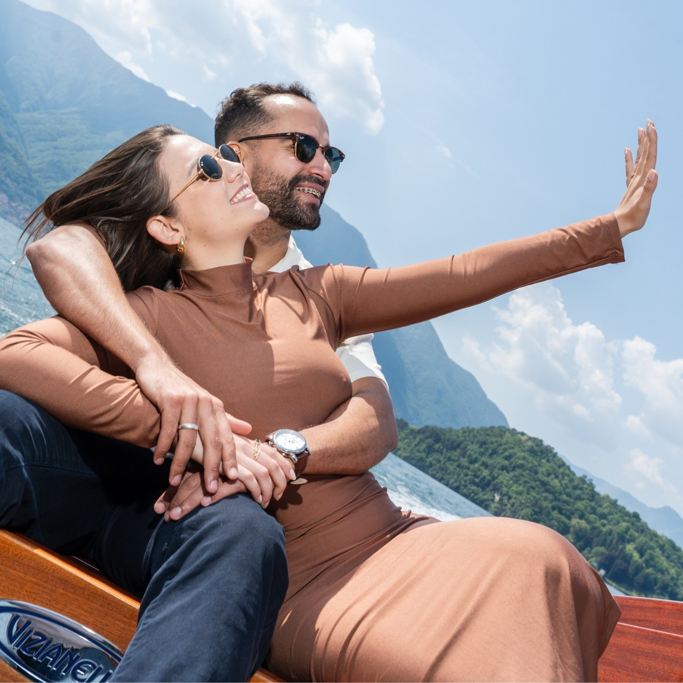 Lake Como boat photo, couple in front of Villa del Balbianello
