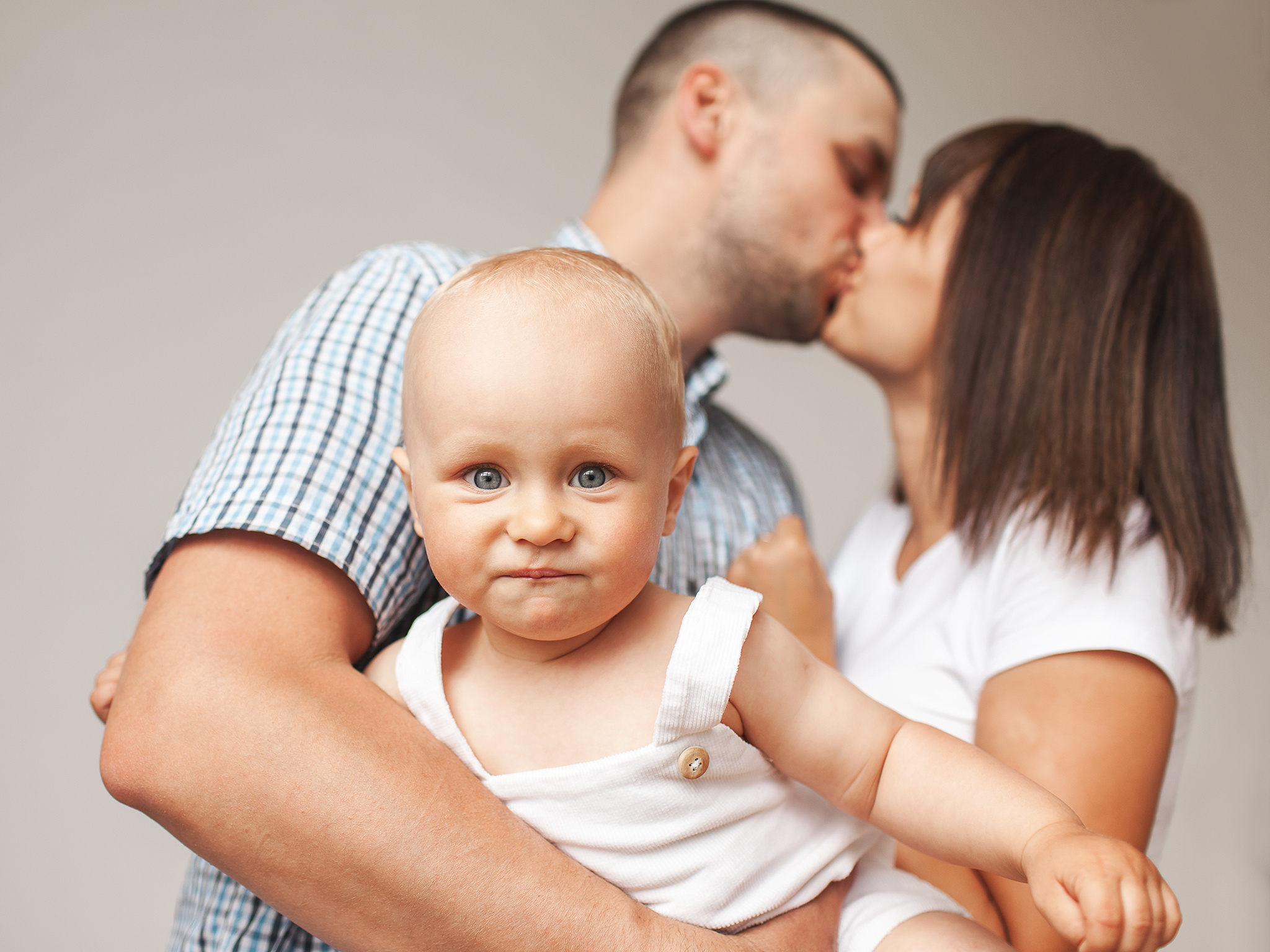 Первый день рождения малыша с тортиком и флажками. Детский фотограф в Самаре