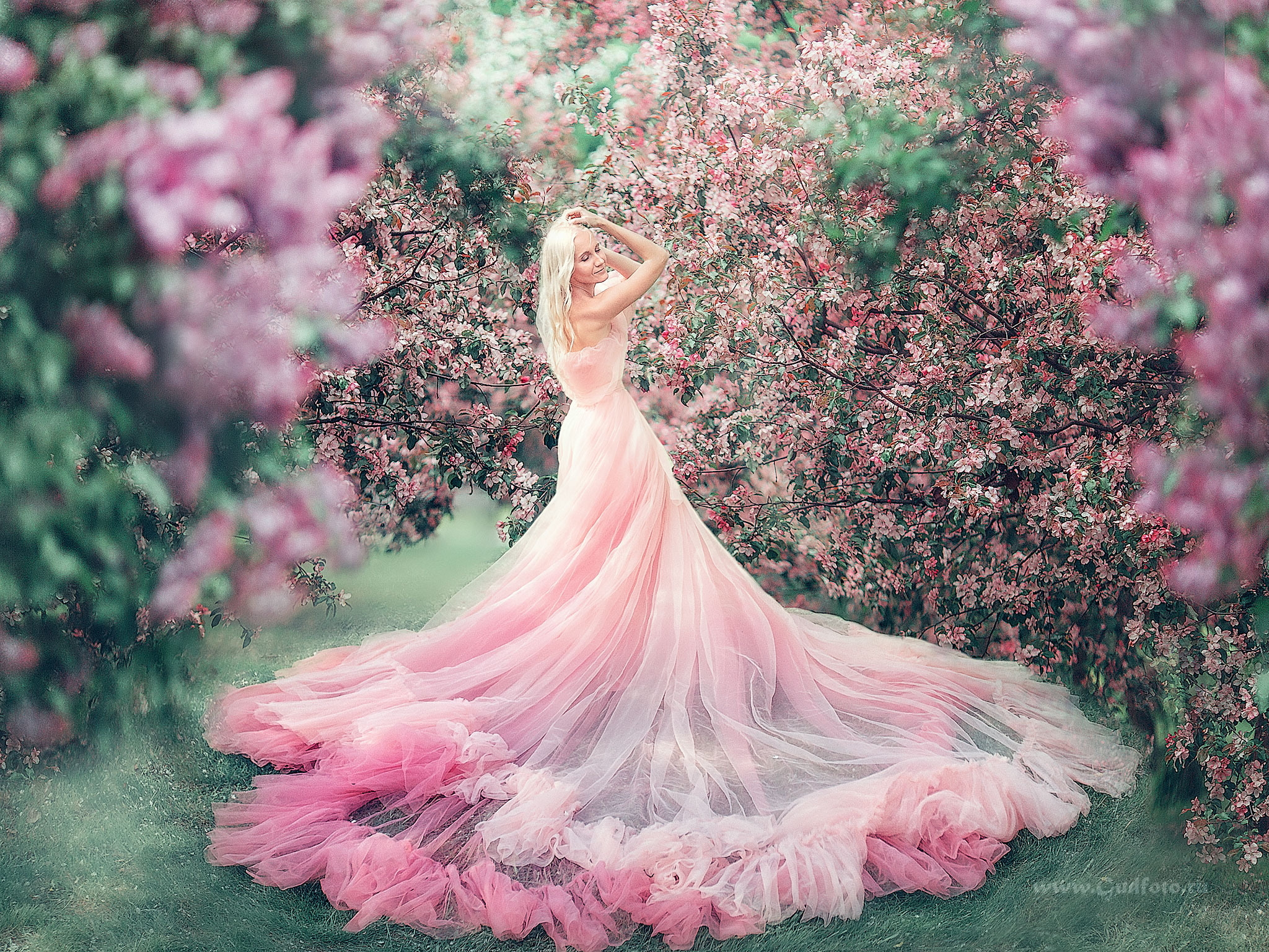 Фотосессии в цветении. Детский и семейный фотограф с животными в Москве Гурьева Надежда