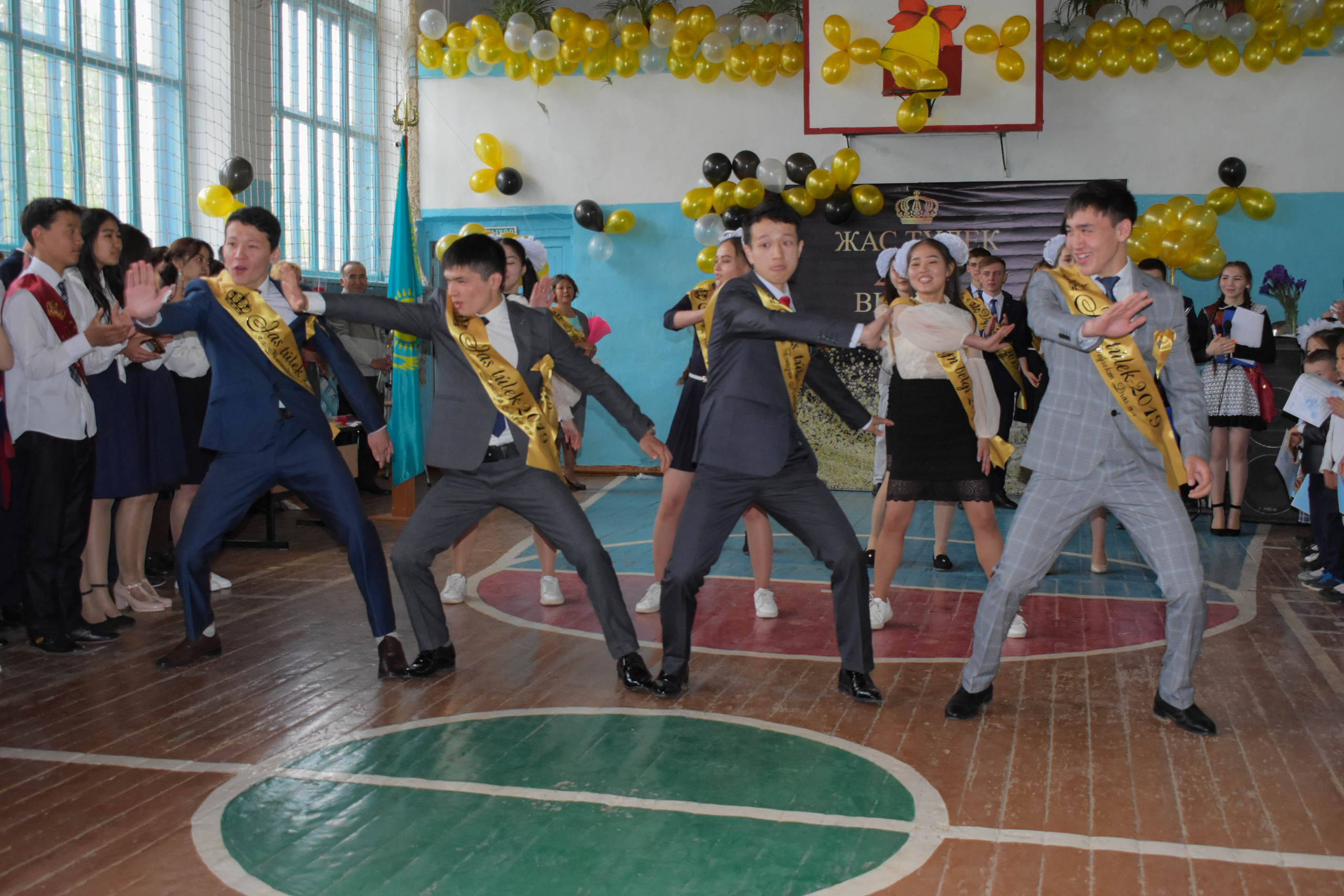 Фотограф на выпускной в школе. Детский и школьный фотограф в Костанае Рабига Сейткенова