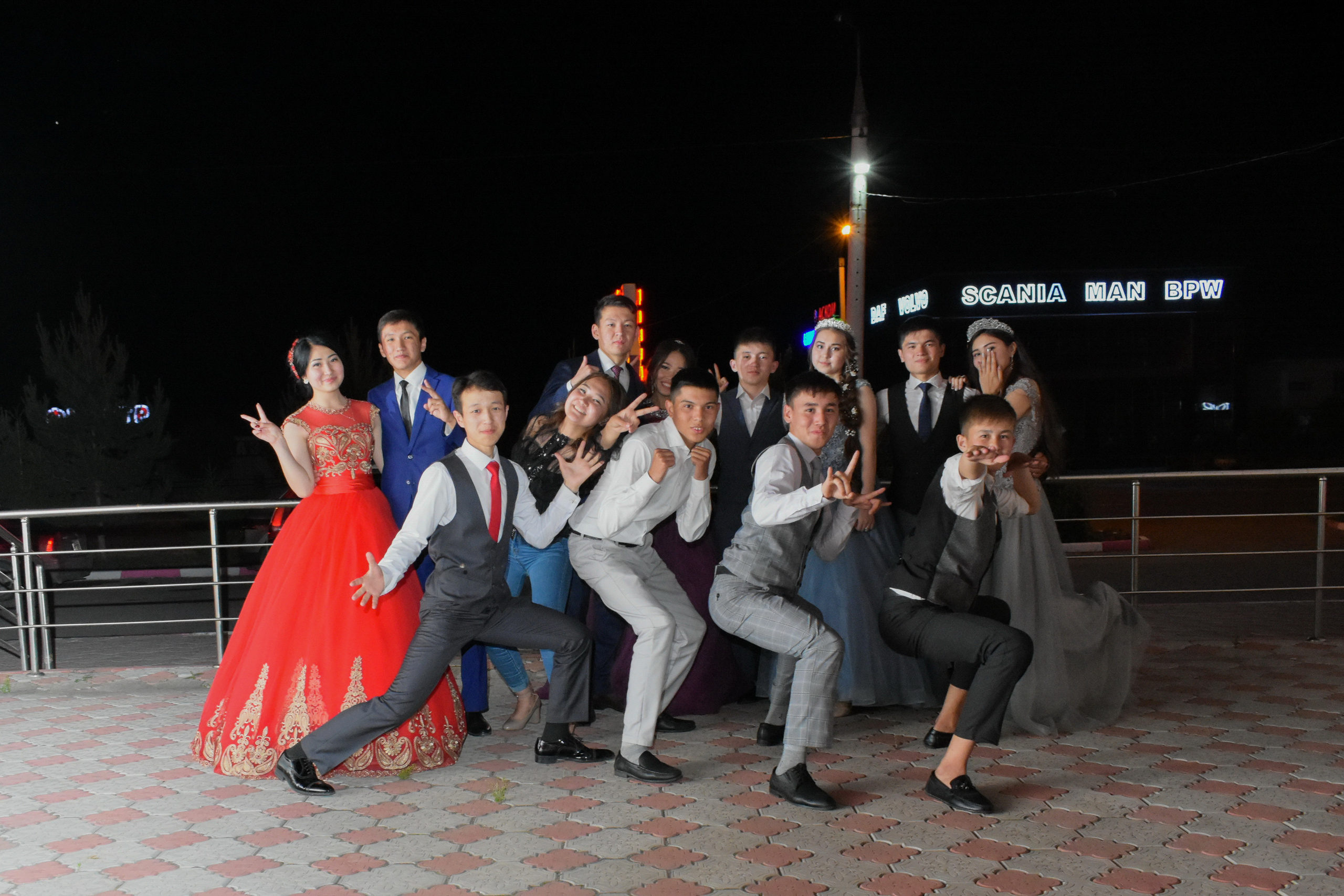 Фотограф на выпускной в школе. Детский и школьный фотограф в Костанае Рабига Сейткенова