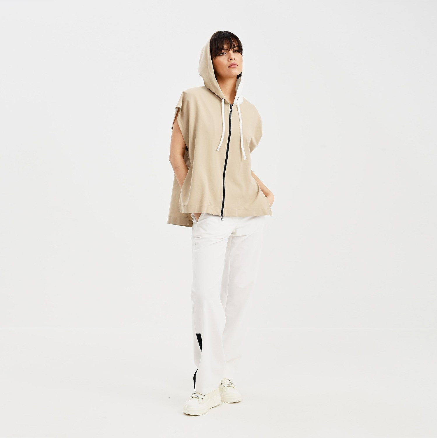 Фото для маркетплейсов, съёмка одежды для маркетплейсов под ключ